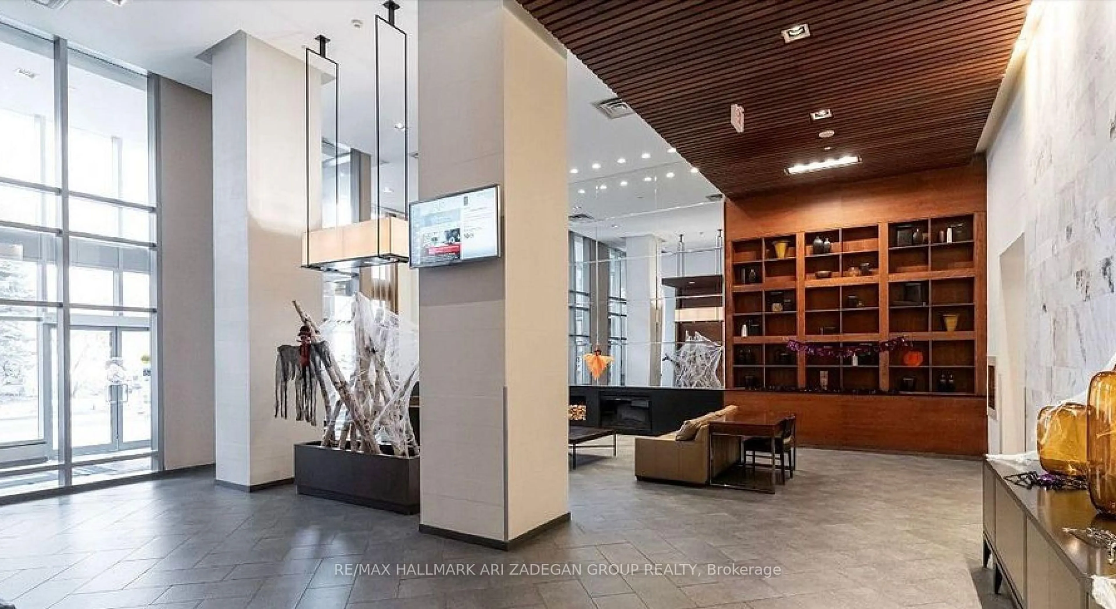 Lobby for 4080 Living Arts Dr #2610, Mississauga Ontario L5B 4N3