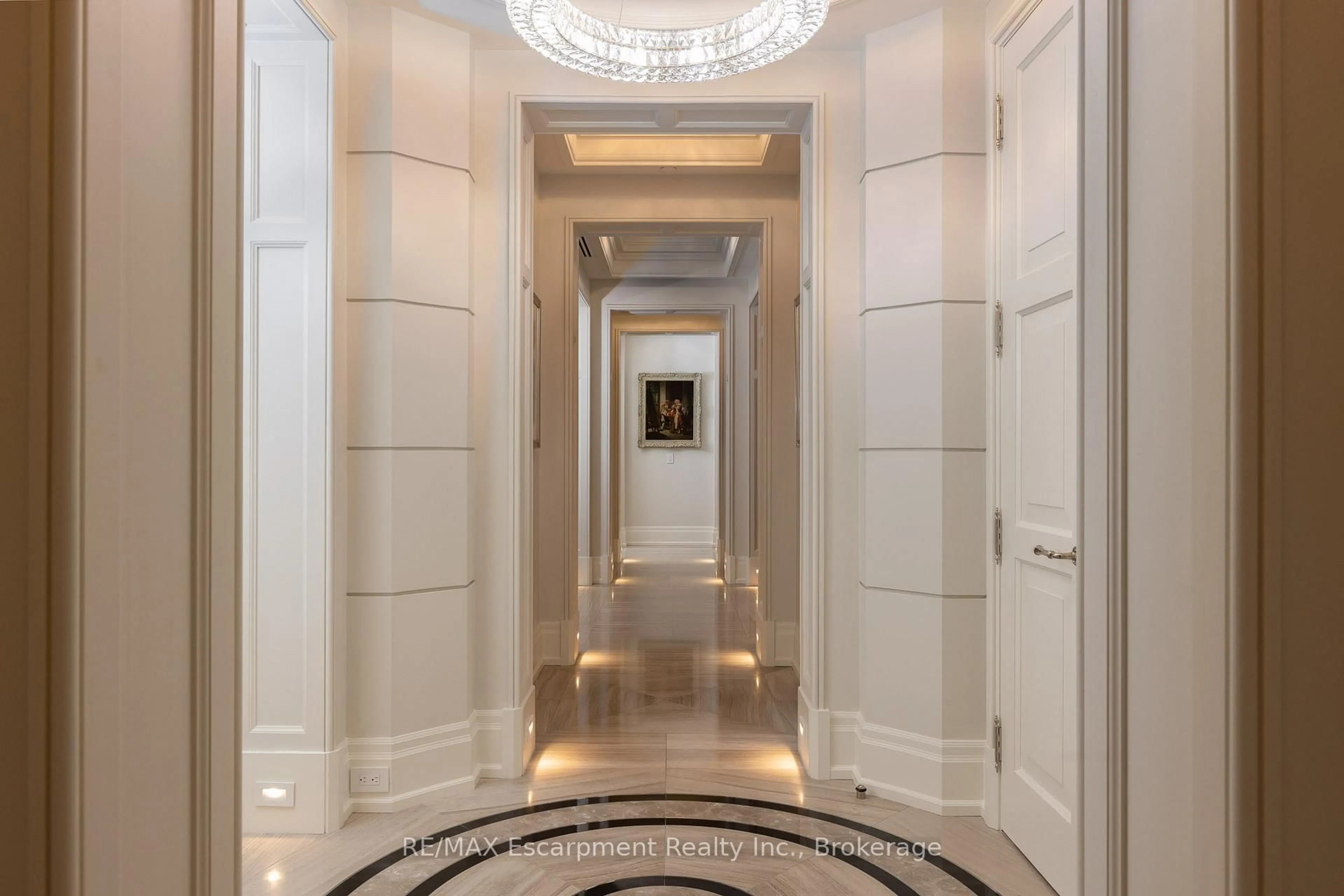 Indoor foyer for 300 Randall St #209, Oakville Ontario L6J 1R1