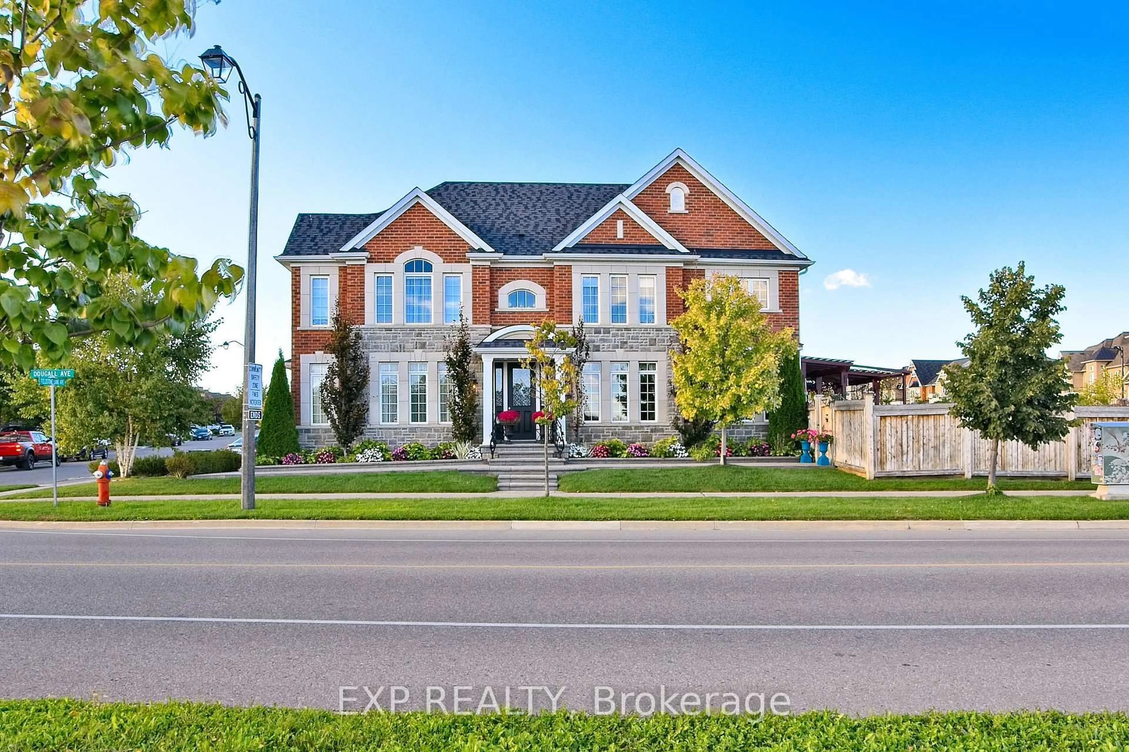 Home with brick exterior material, street for 520 Dougall Ave, Caledon Ontario L7C 3Y8