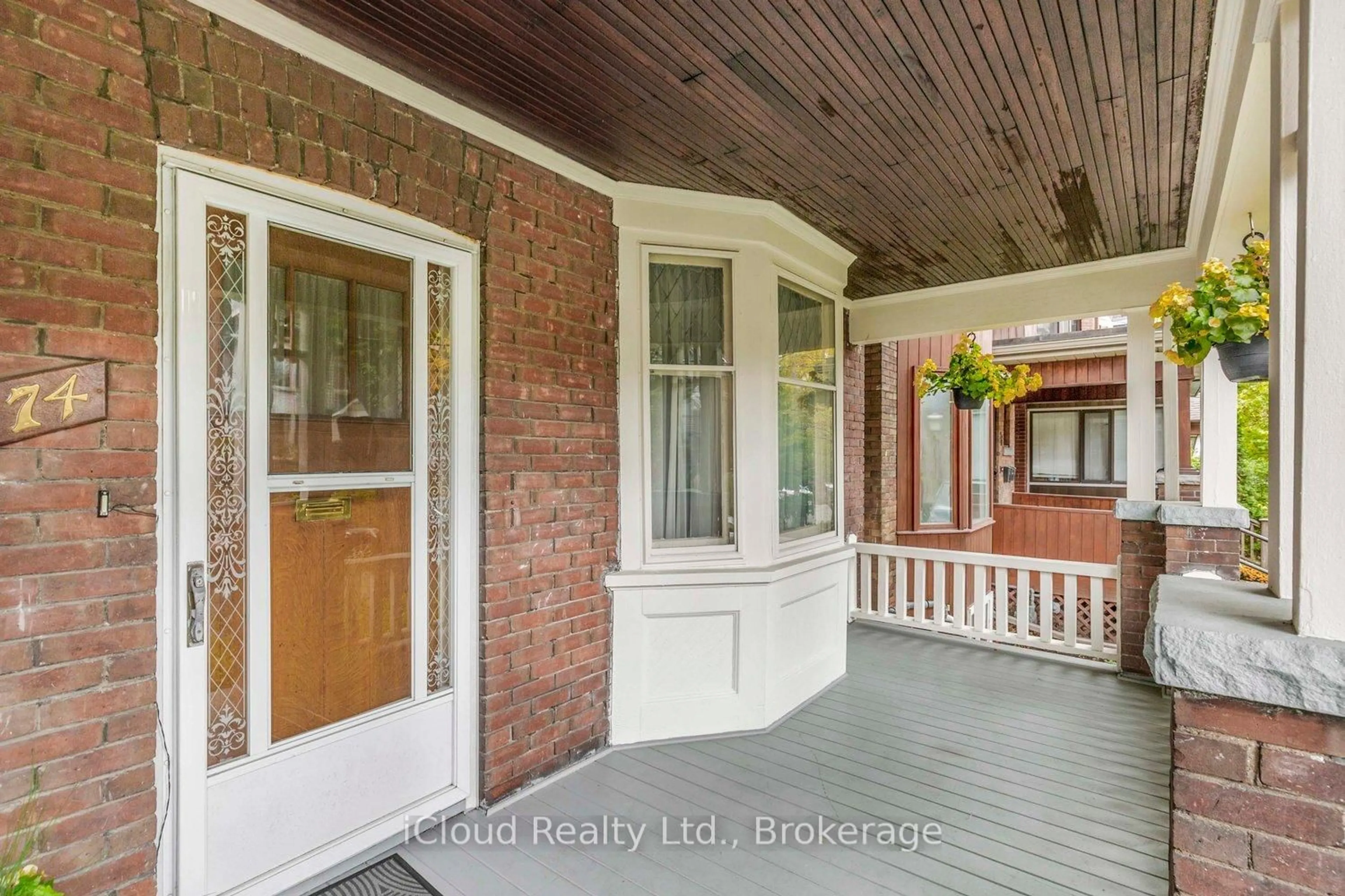 Indoor entryway for 74 Glendale Ave, Toronto Ontario M6R 2T1