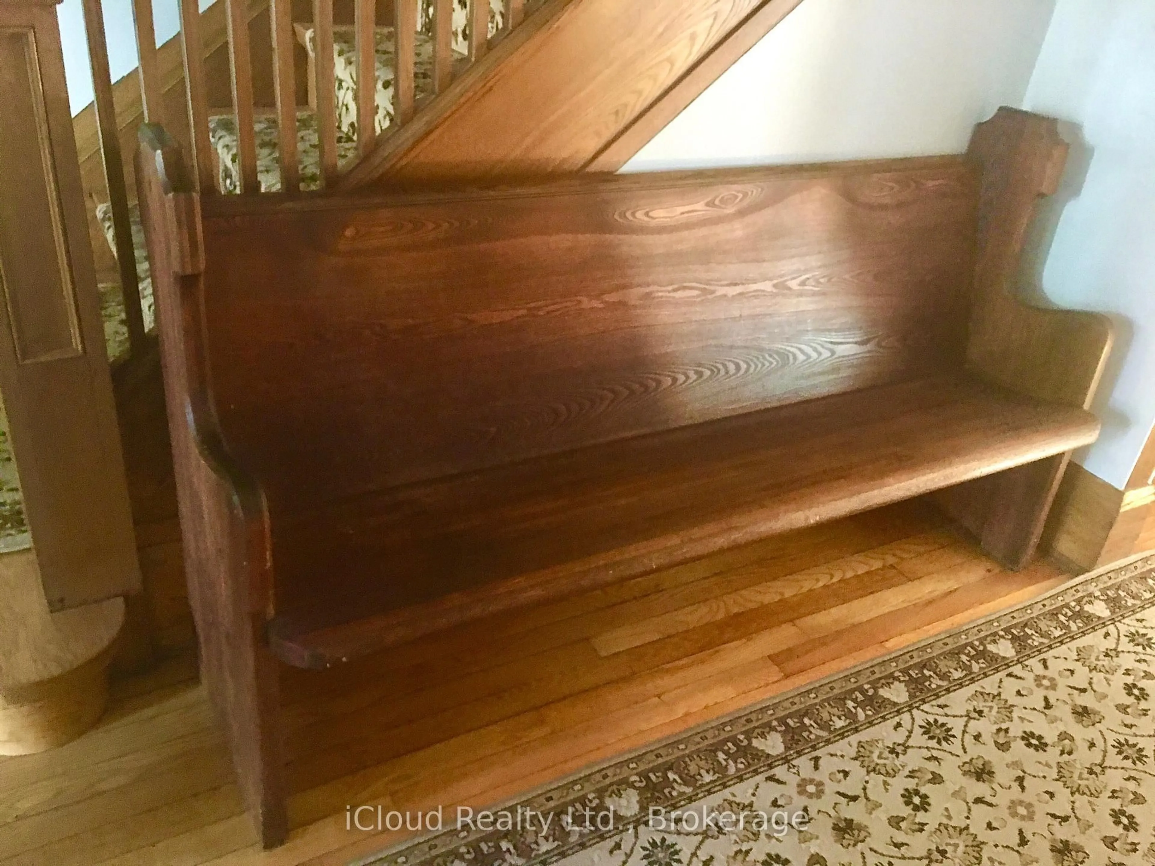 Indoor entryway for 74 Glendale Ave, Toronto Ontario M6R 2T1