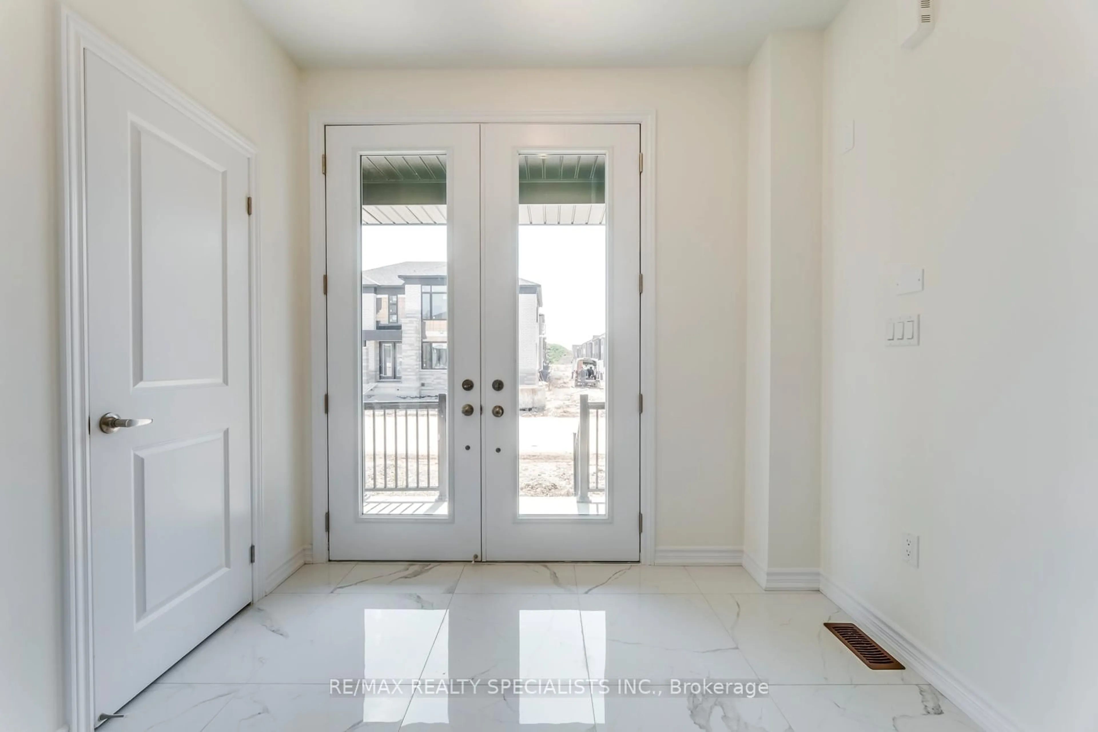 Indoor entryway for 6 Vincena Rd, Caledon Ontario L7C 4M5