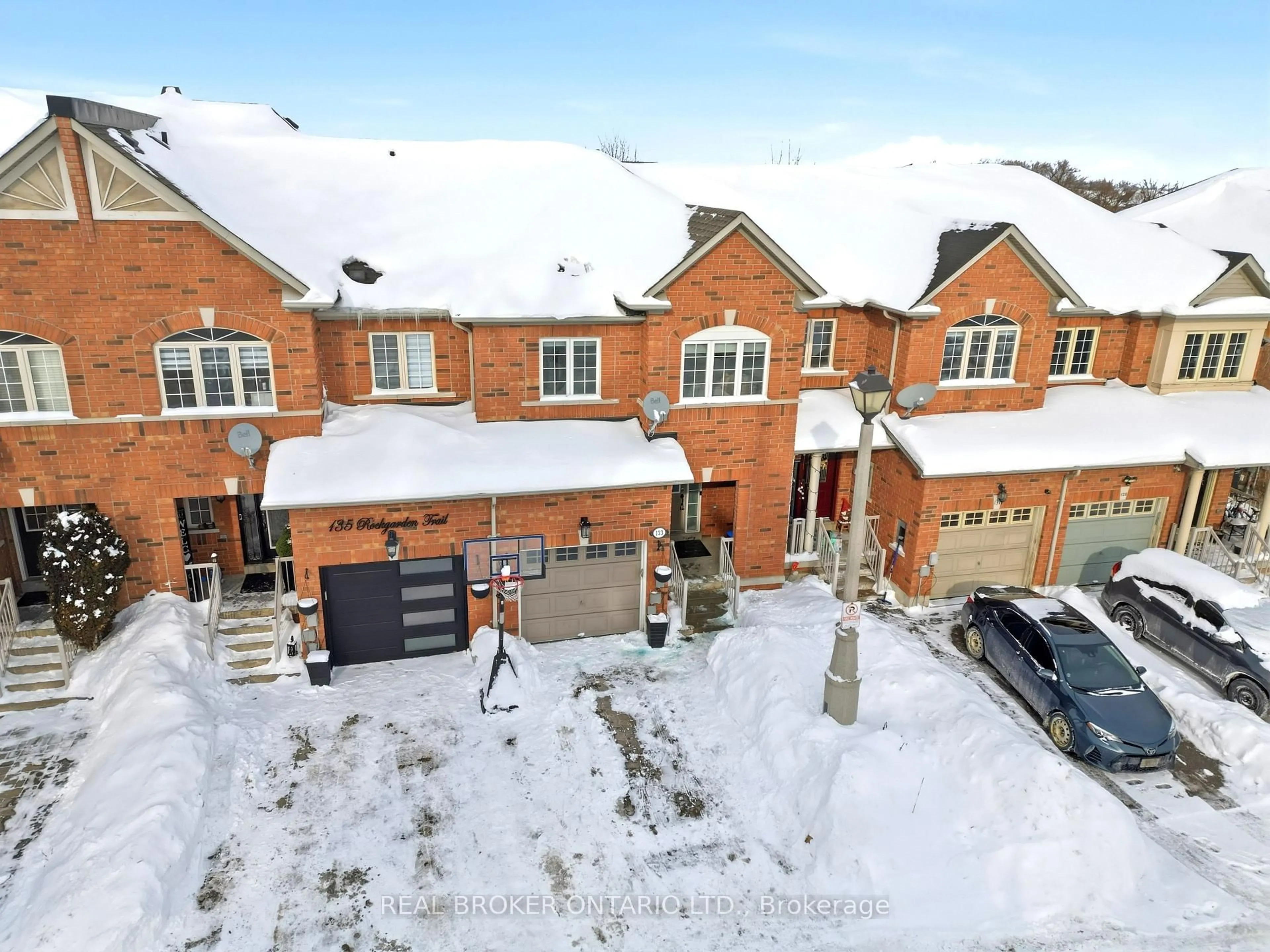 A pic from outside/outdoor area/front of a property/back of a property/a pic from drone, street for 133 Rockgarden Tr, Brampton Ontario L6R 3N2