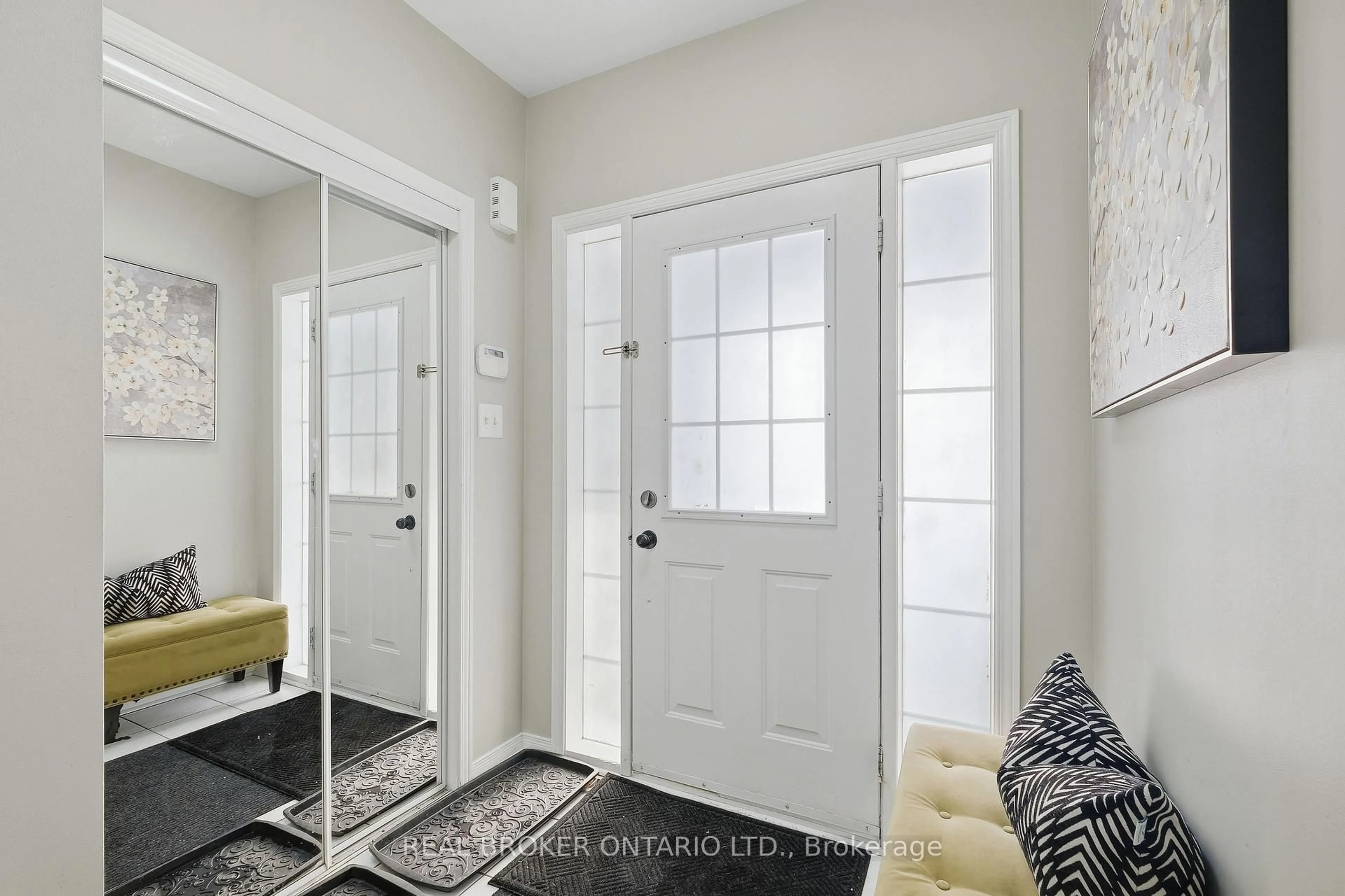 Indoor entryway for 133 Rockgarden Tr, Brampton Ontario L6R 3N2