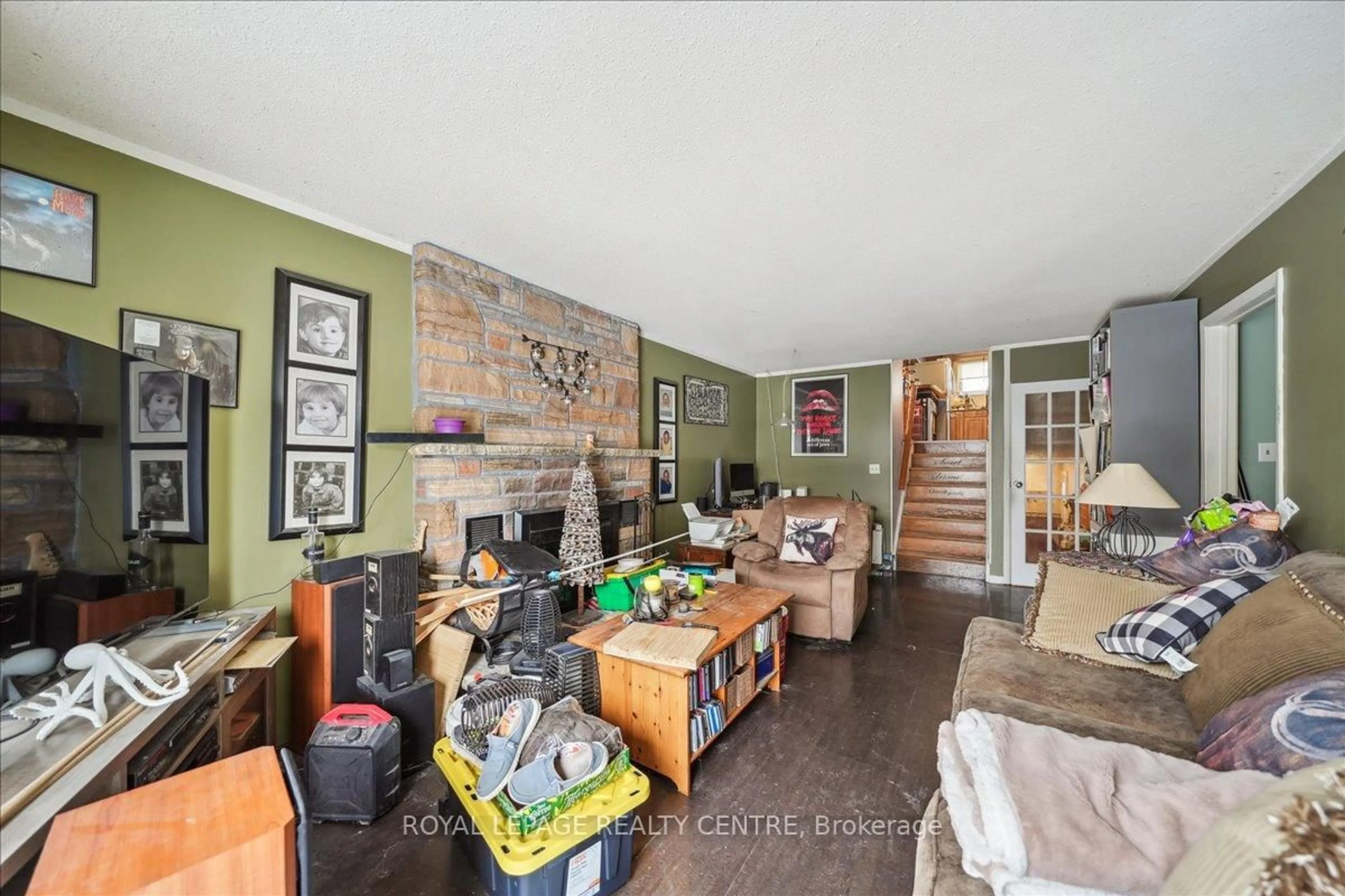 A pic of a room for 8 Judith Cres, Brampton Ontario L6S 3J4