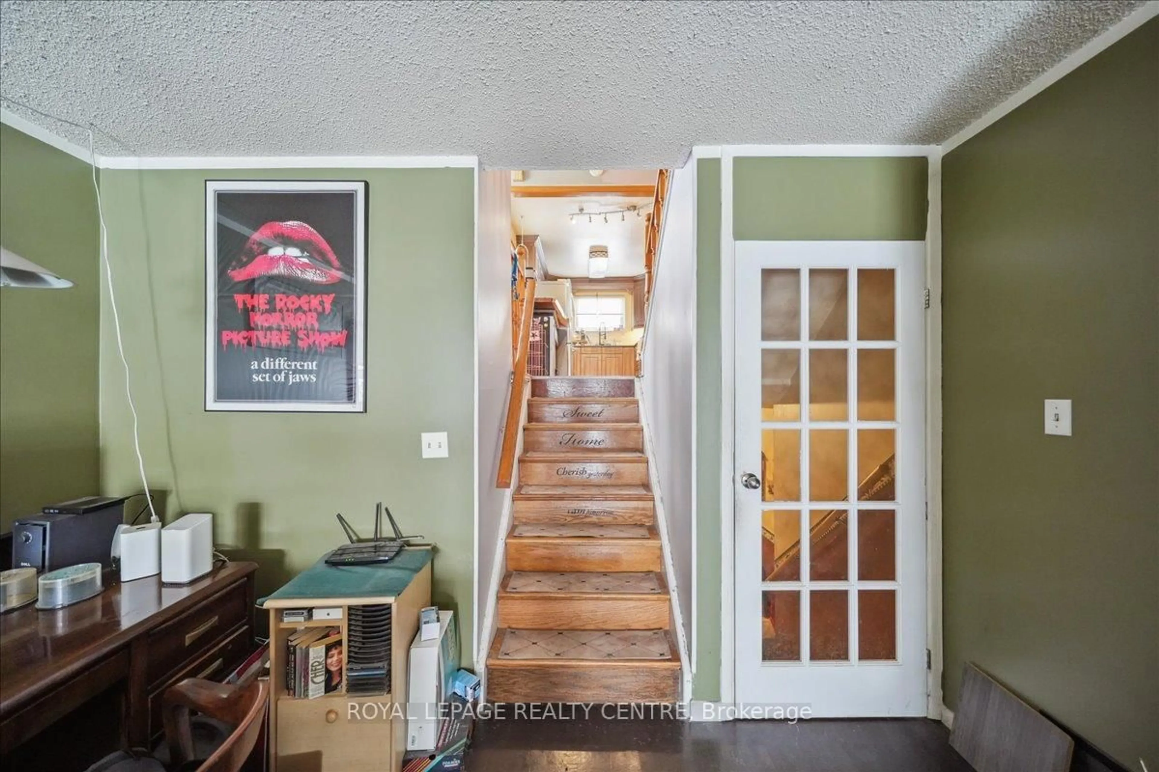 Indoor entryway for 8 Judith Cres, Brampton Ontario L6S 3J4