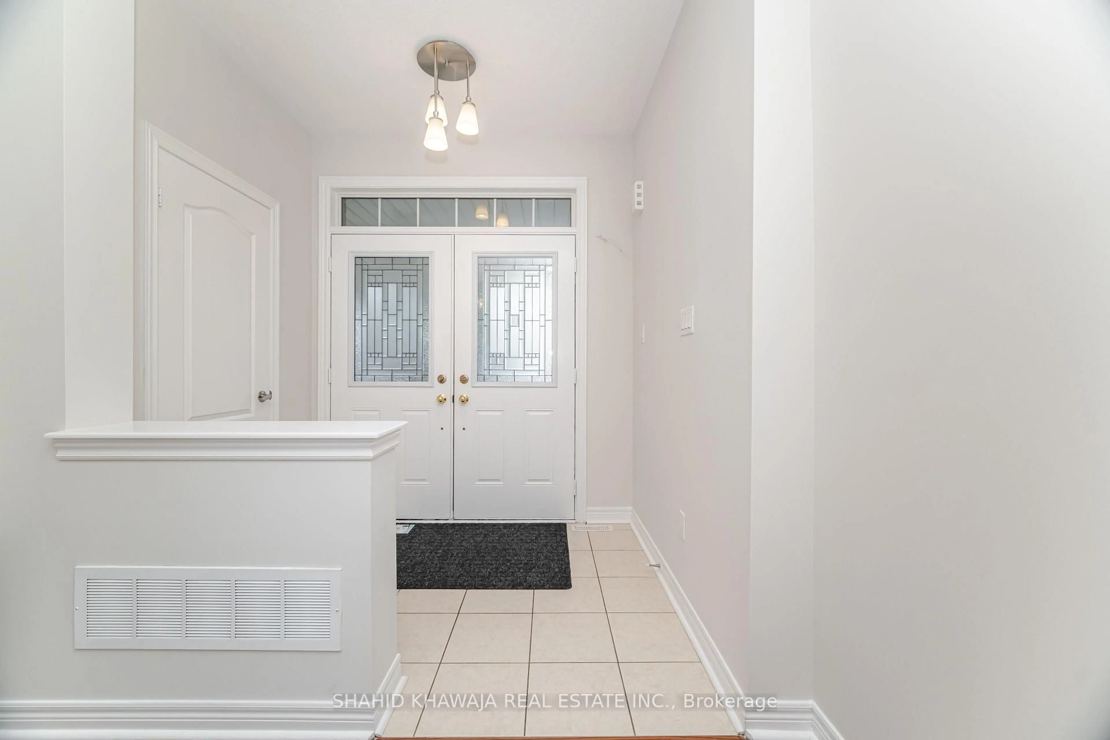 Indoor entryway for 480 Nairn Circ, Milton Ontario L9T 8A7