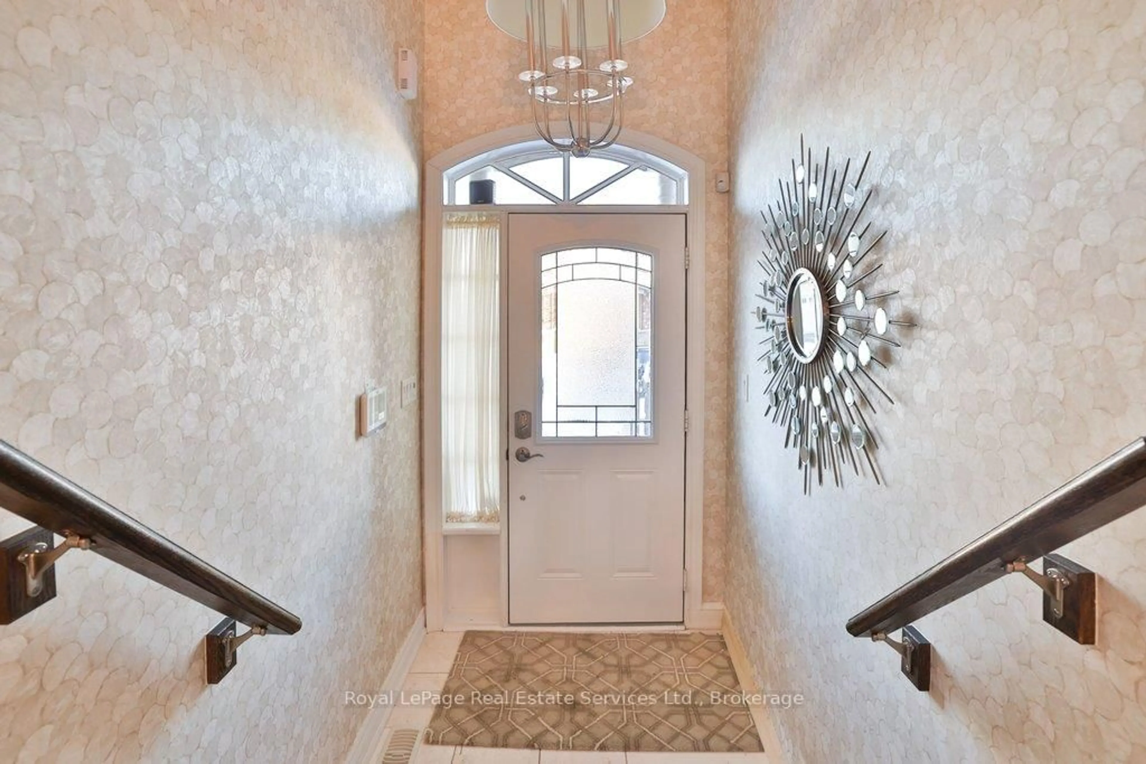 Indoor entryway for 3353 Liptay Ave #12, Oakville Ontario L6M 0M6