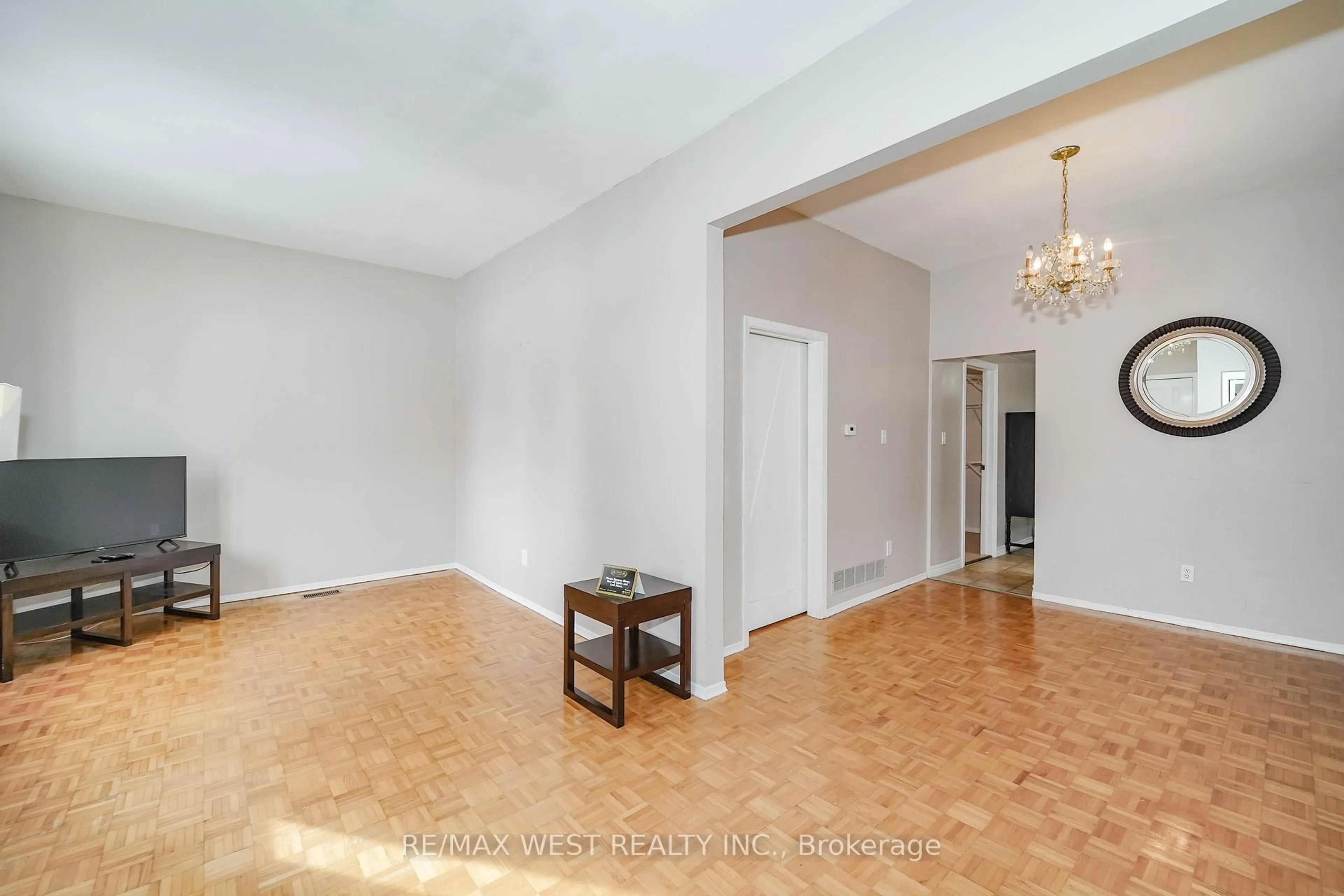 Unknown for 48 Eileen Ave, Toronto Ontario M6N 1V4