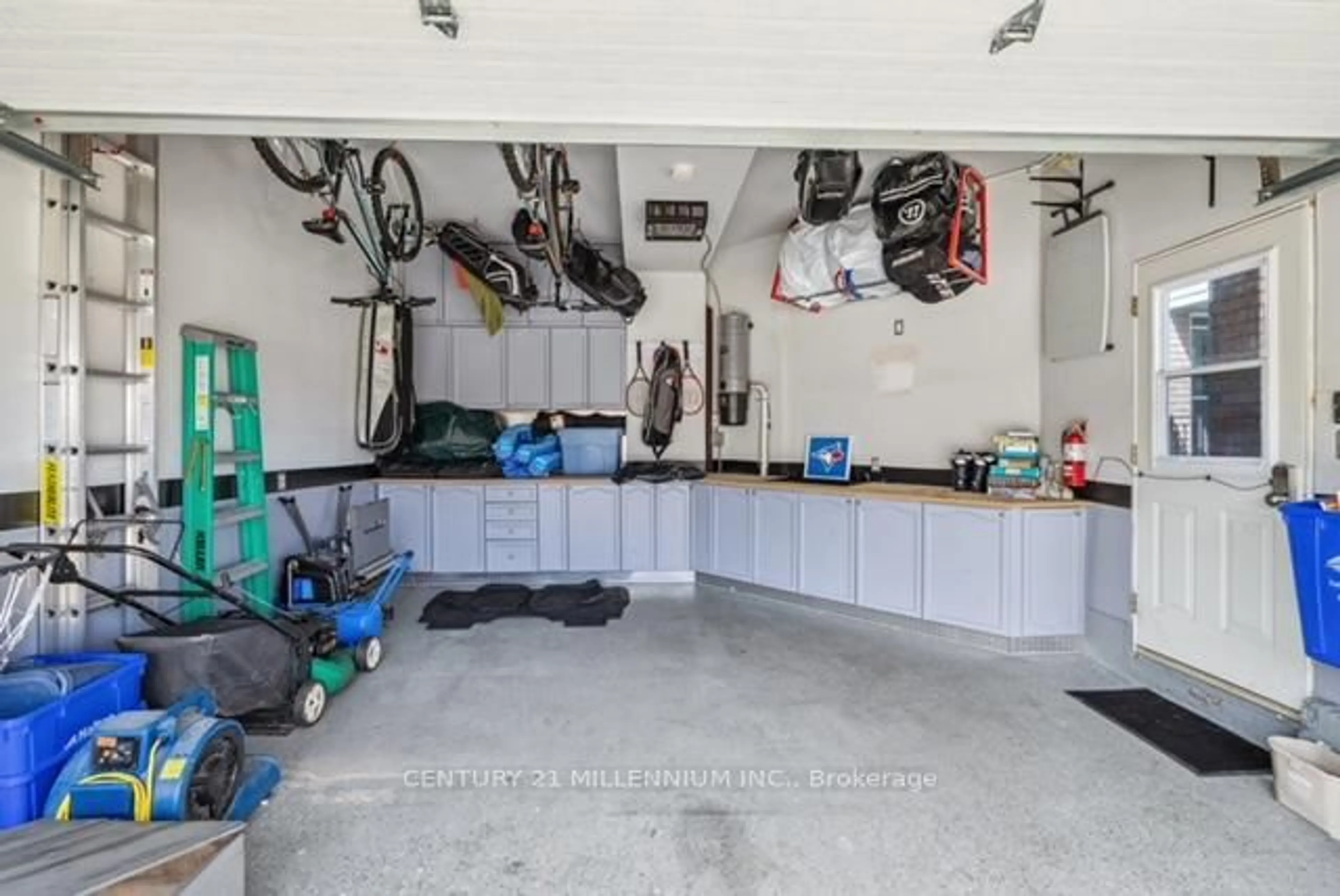 Indoor garage for 88 Eaton St, Halton Hills Ontario L7G 5T2