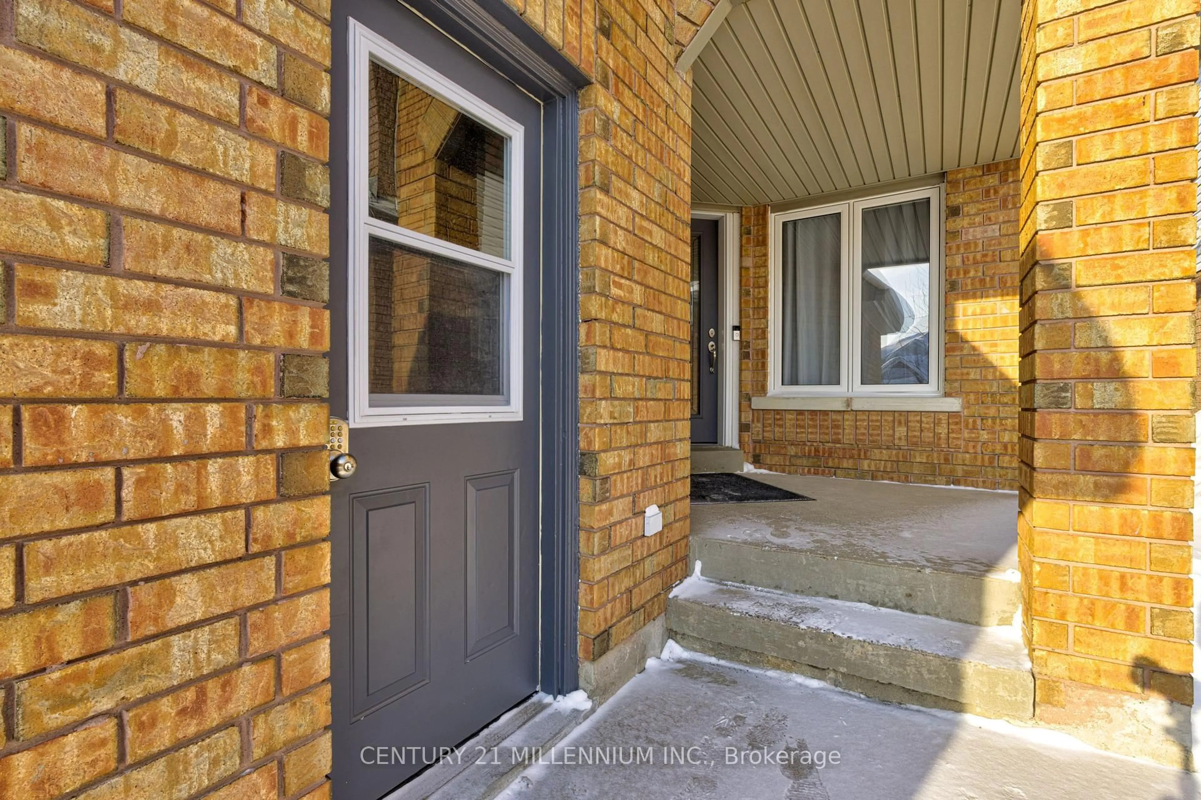 Indoor entryway for 88 Eaton St, Halton Hills Ontario L7G 5T2