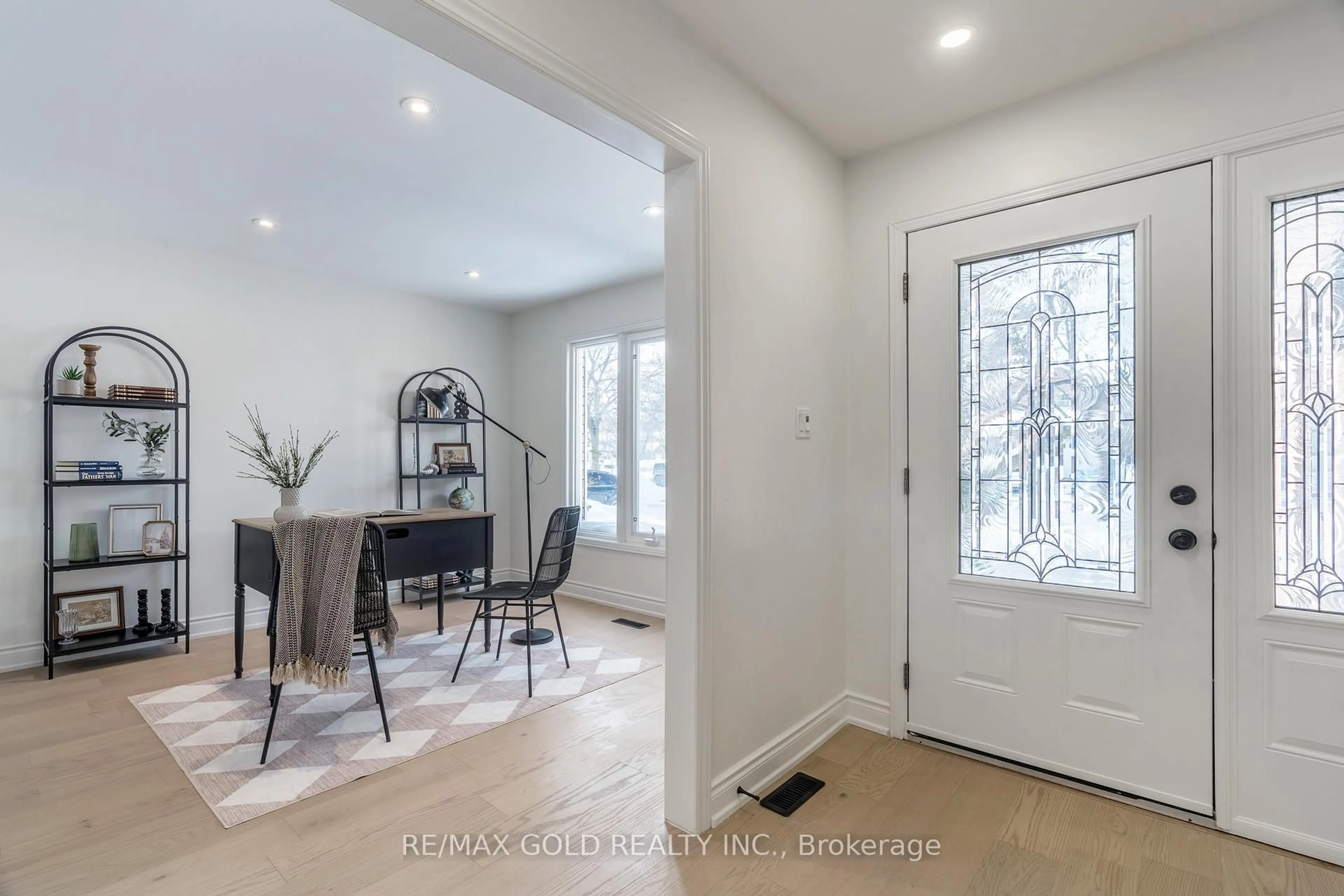 Indoor entryway for 1138 Sawgrass Cres, Mississauga Ontario L5C 3V4