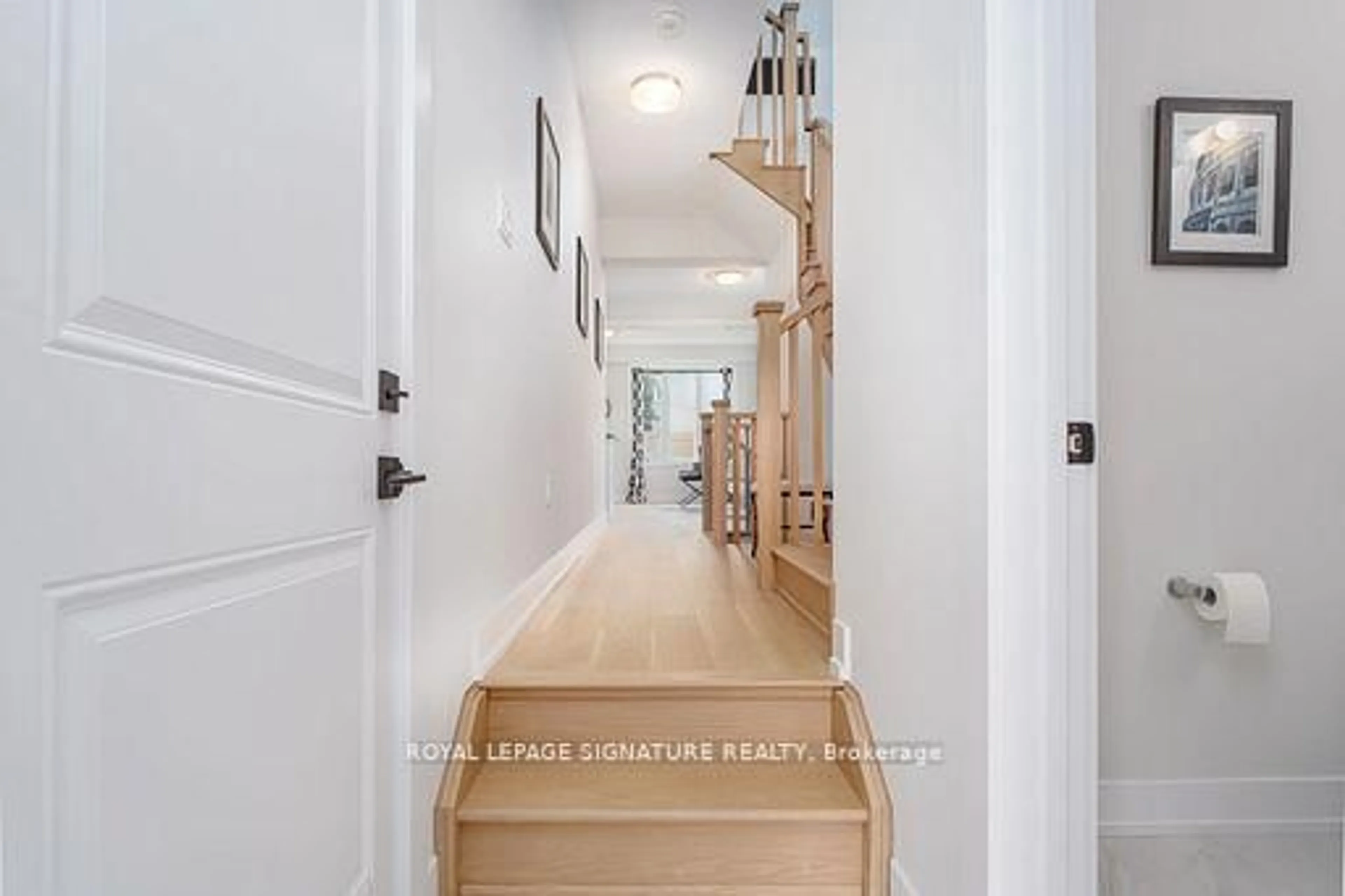 Indoor entryway for 2184 Postmaster Dr #1, Oakville Ontario L6M 3X1