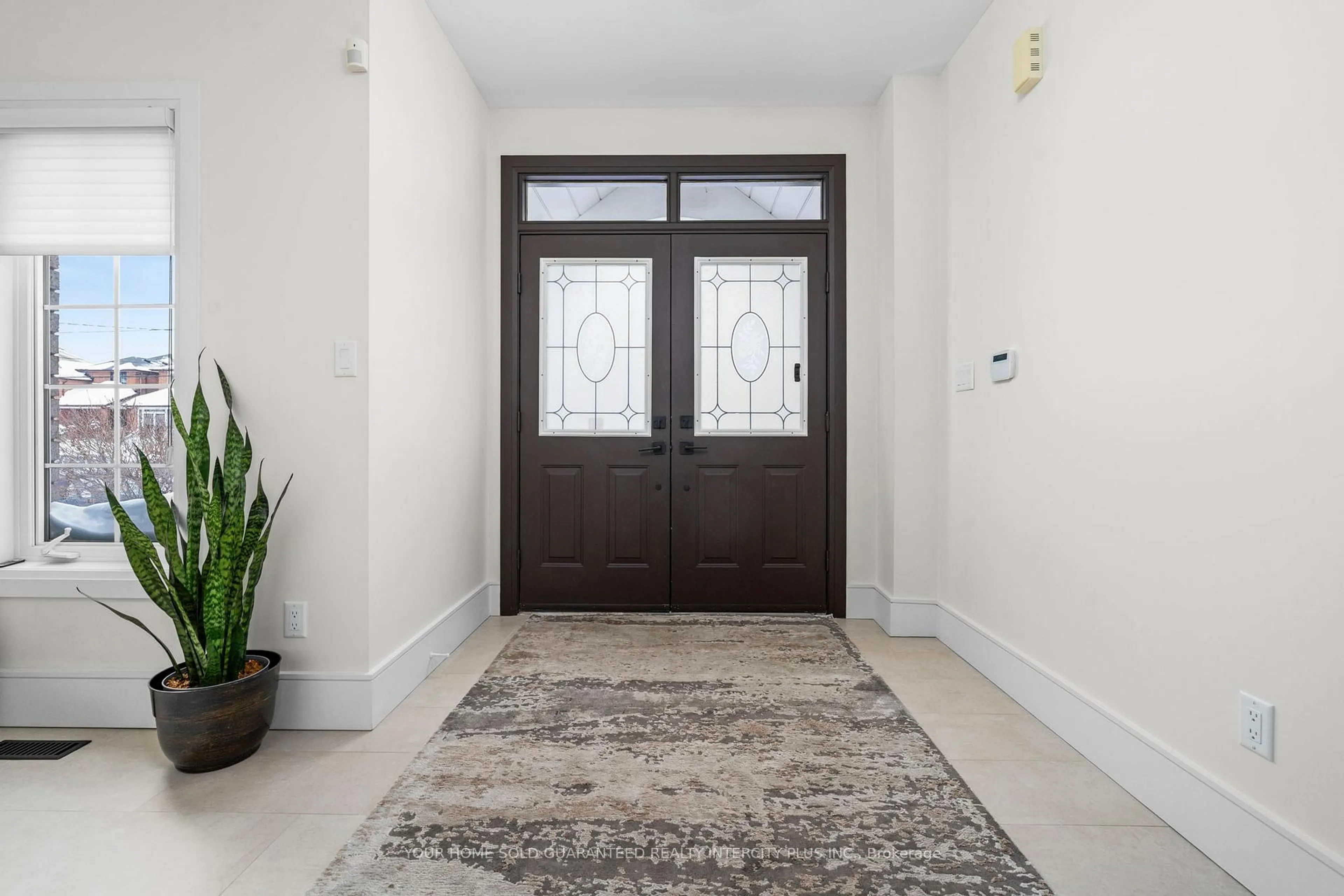 Indoor entryway for 91A Regent Rd, Toronto Ontario M3K 1H2