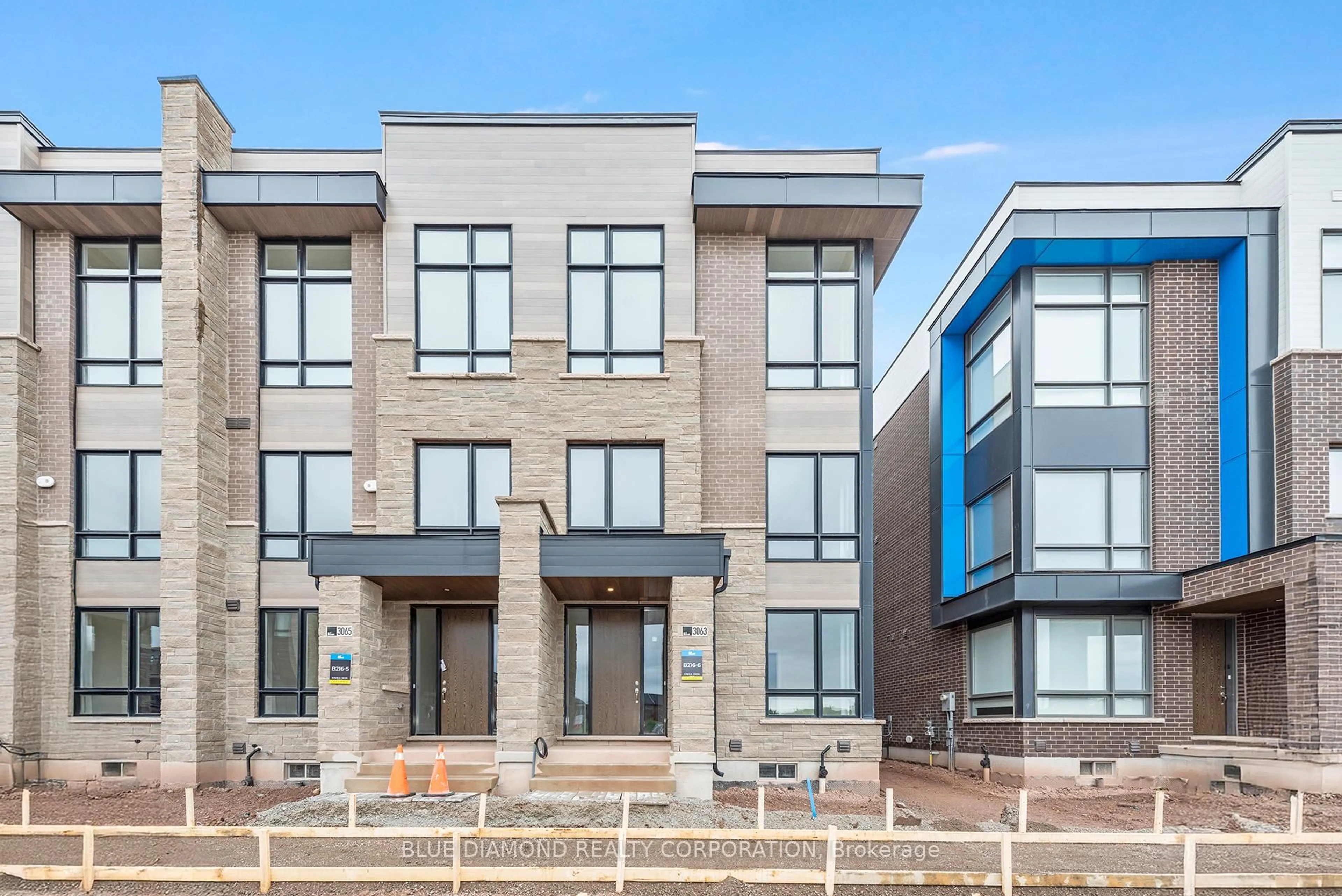 Home with brick exterior material, unknown for 3063 MEADOWRIDGE Dr, Oakville Ontario L6H 7L5