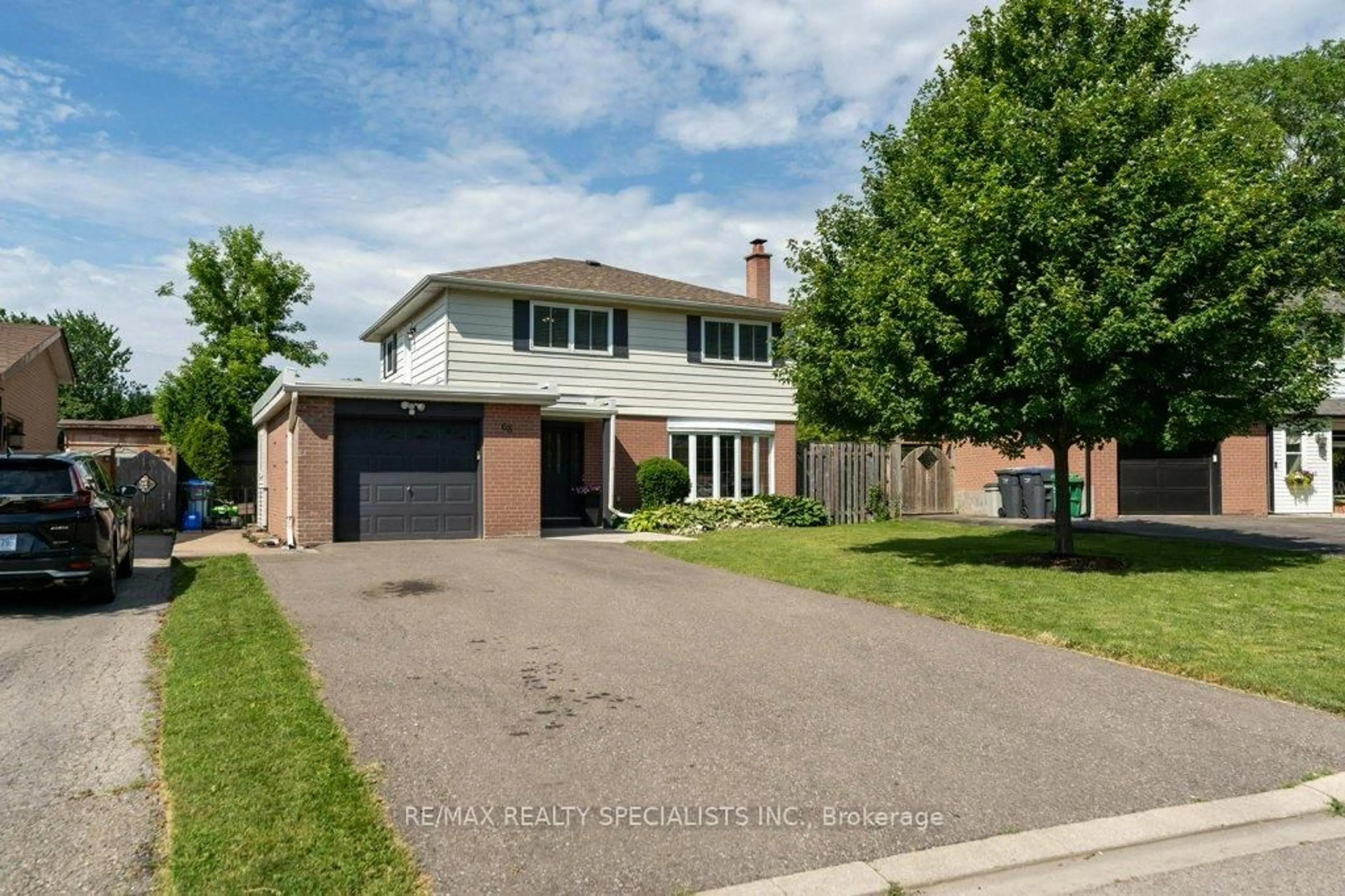 Home with brick exterior material, street for 68 Windermere Crt, Brampton Ontario L6X 2L6