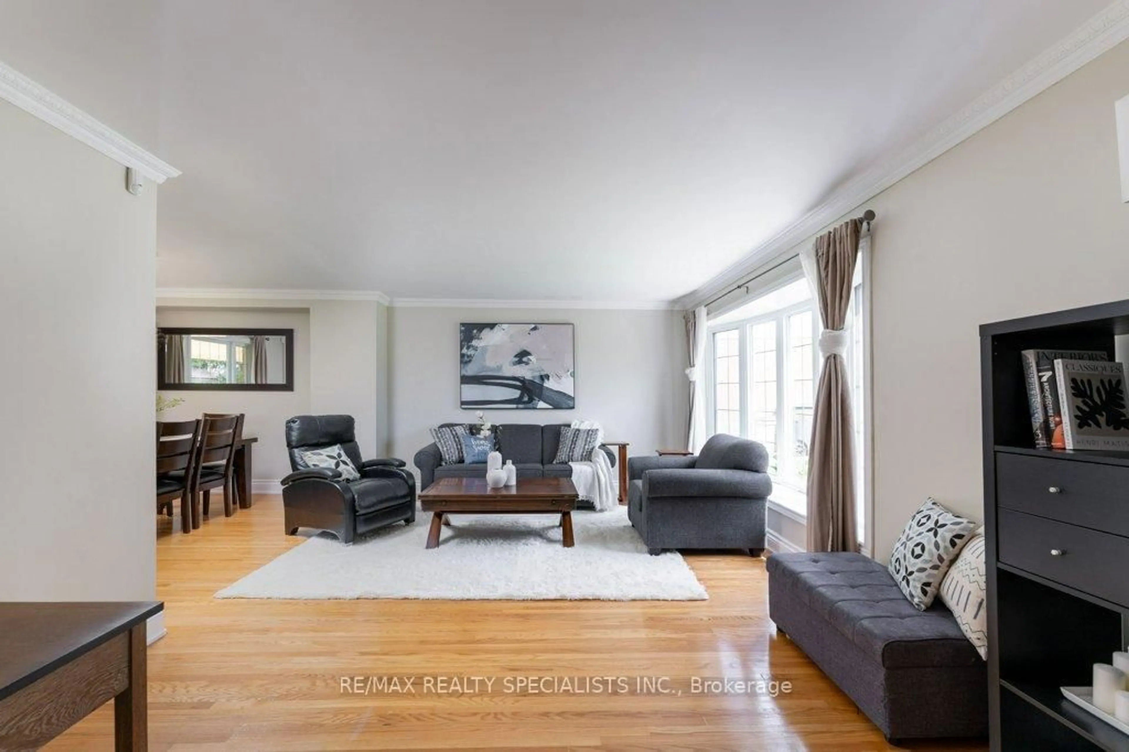 Living room with furniture, wood/laminate floor for 68 Windermere Crt, Brampton Ontario L6X 2L6