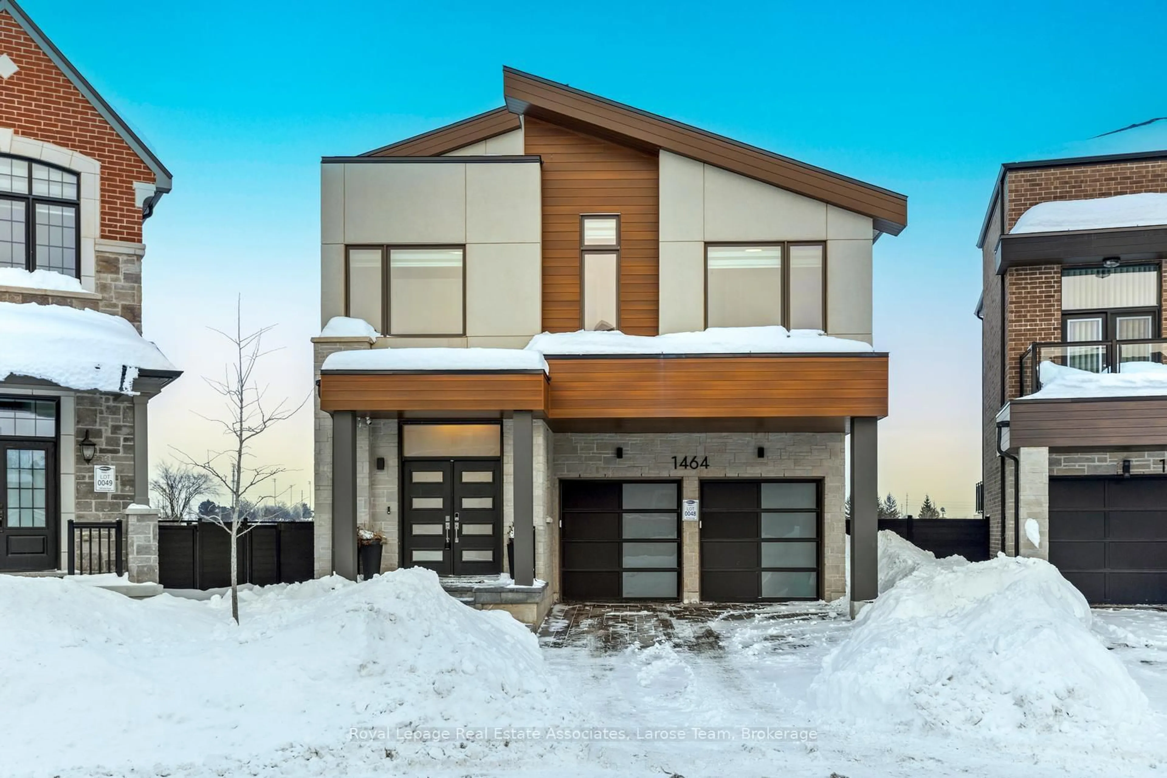 Home with brick exterior material, unknown for 1464 Varelas Passage, Oakville Ontario L6H 3S3