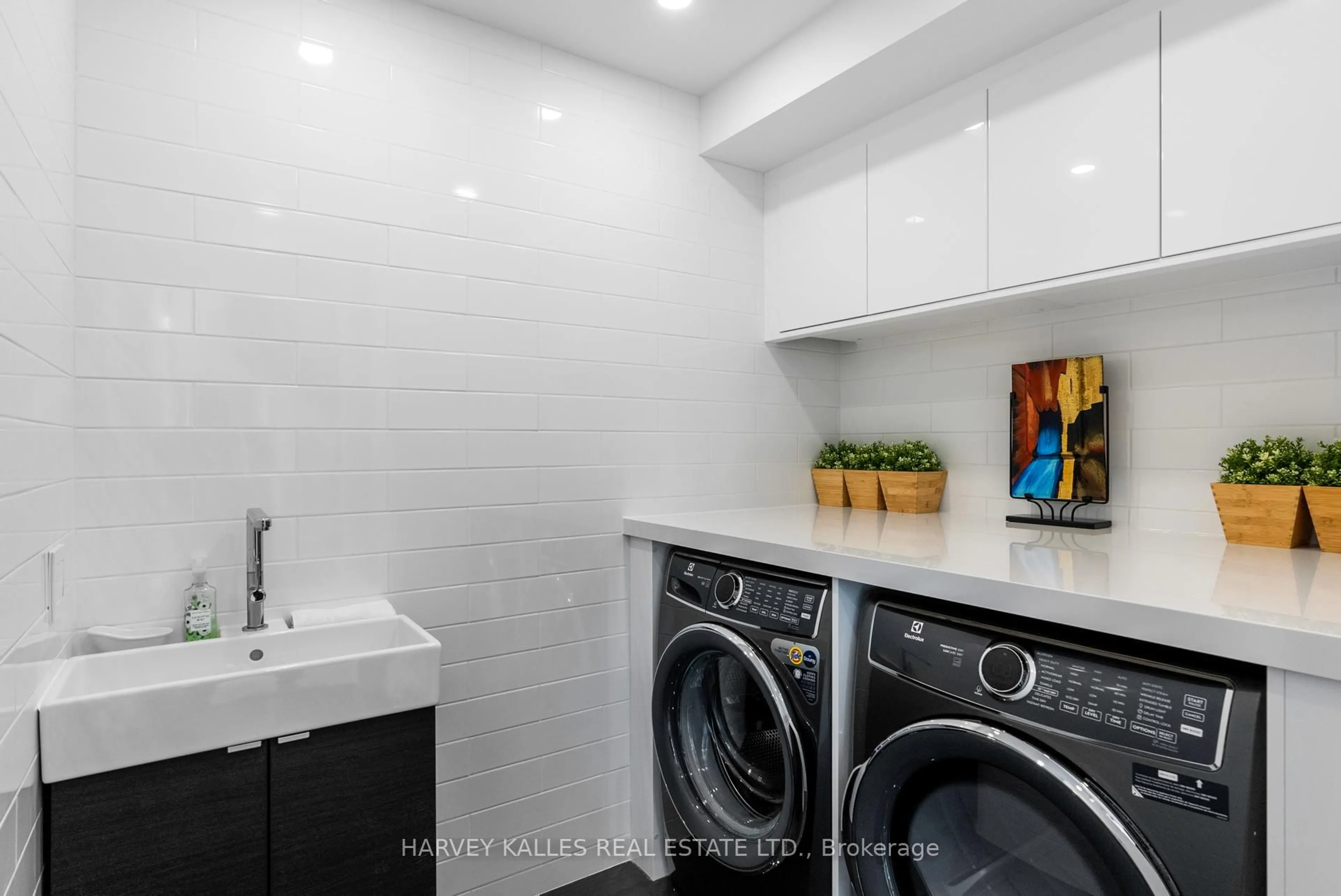Laundry room for 300 Manitoba St #311, Toronto Ontario M8Y 4G6