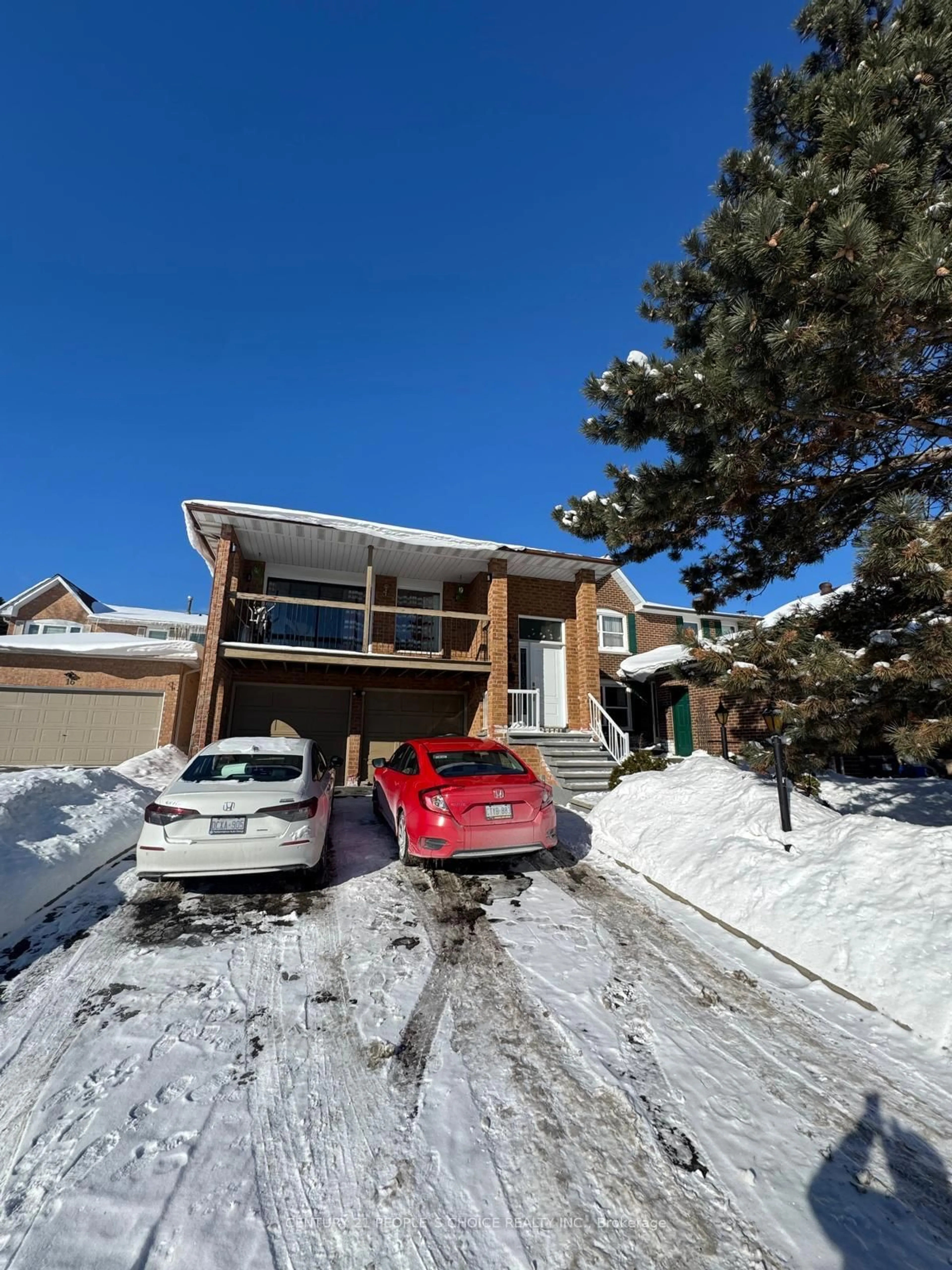 A pic from outside/outdoor area/front of a property/back of a property/a pic from drone, street for 14 Albermarle Crt, Brampton Ontario L6Z 1R4