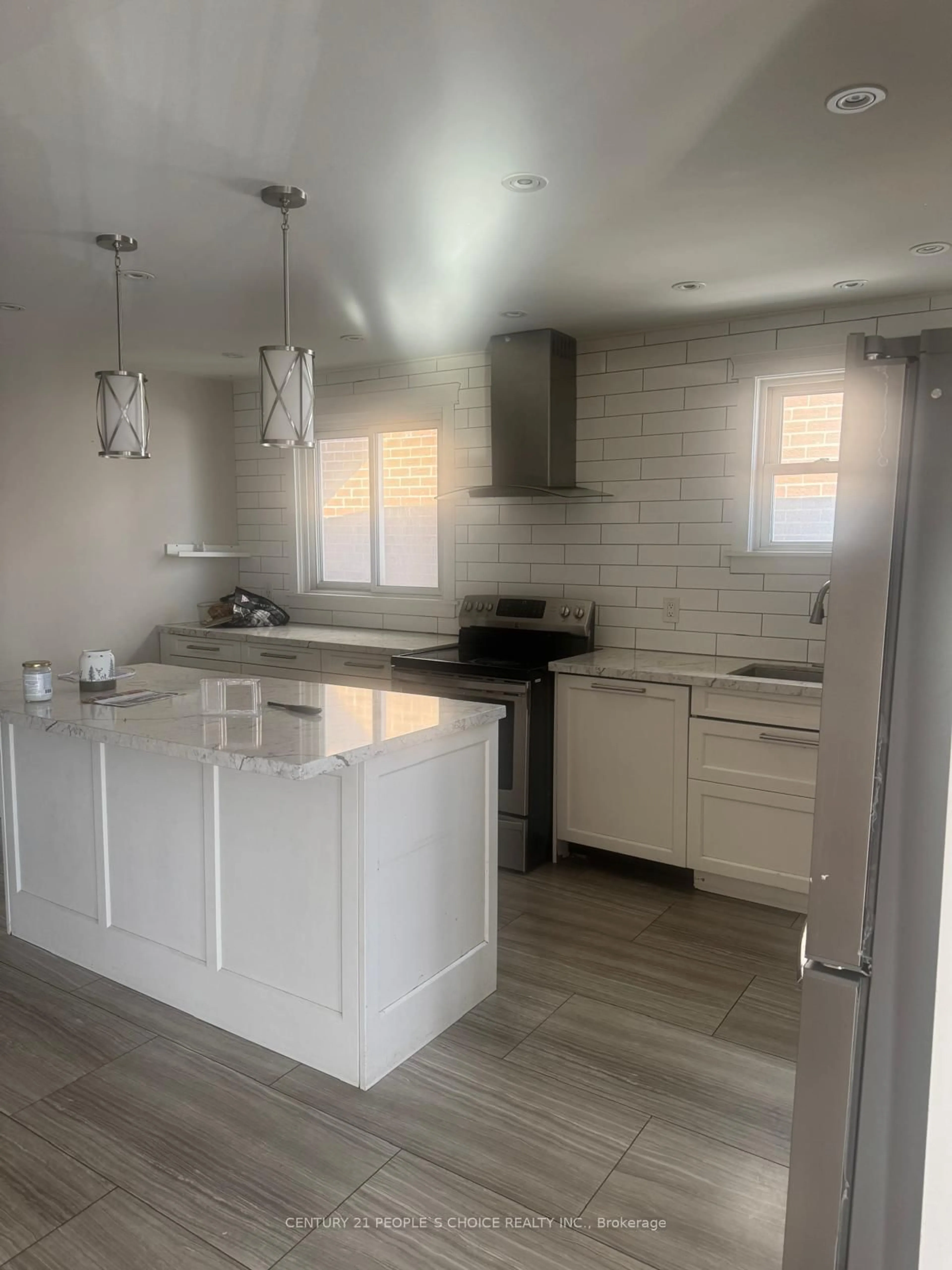 Open concept kitchen, ceramic/tile floor for 14 Albermarle Crt, Brampton Ontario L6Z 1R4