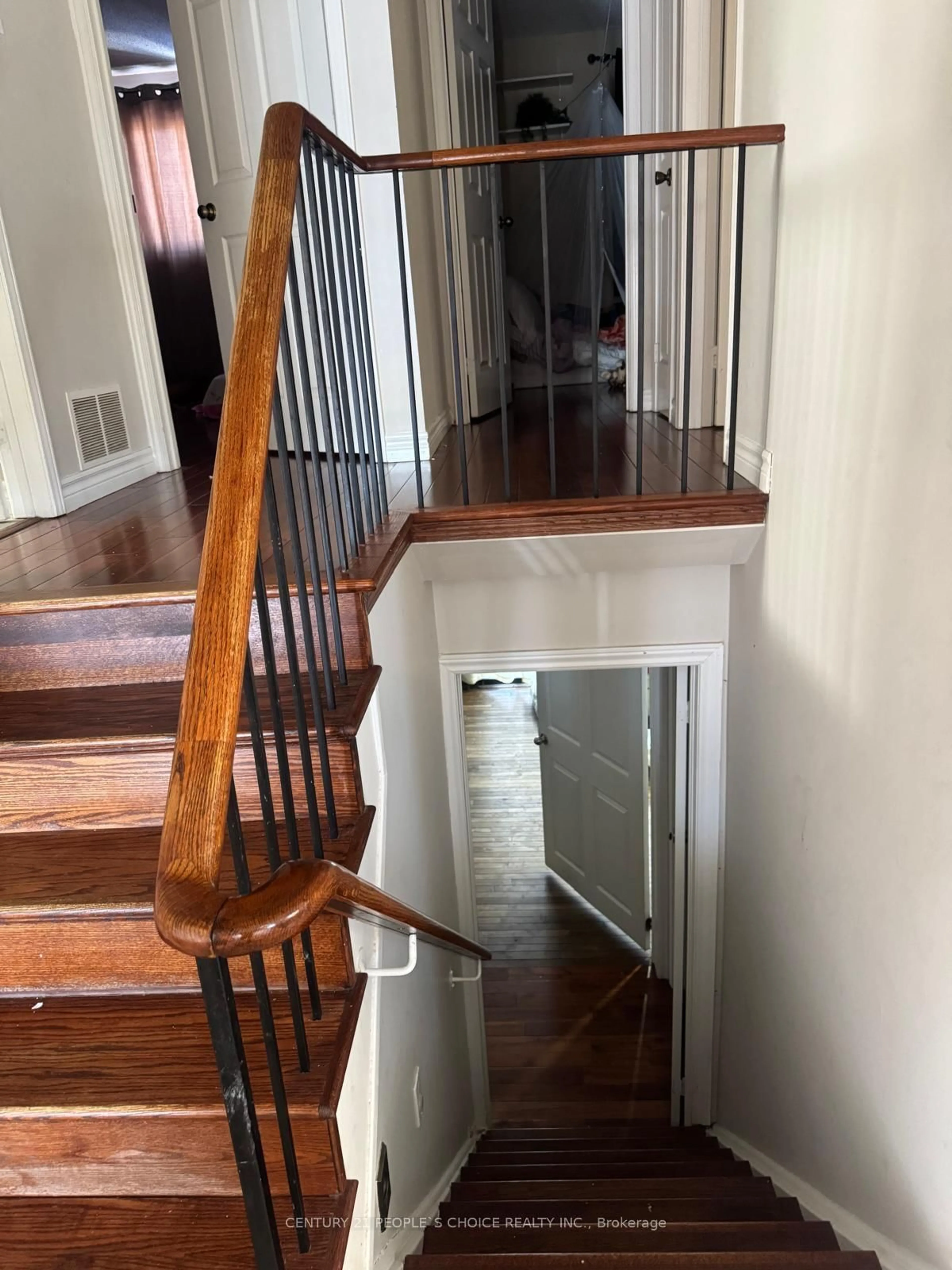 Stairs for 14 Albermarle Crt, Brampton Ontario L6Z 1R4