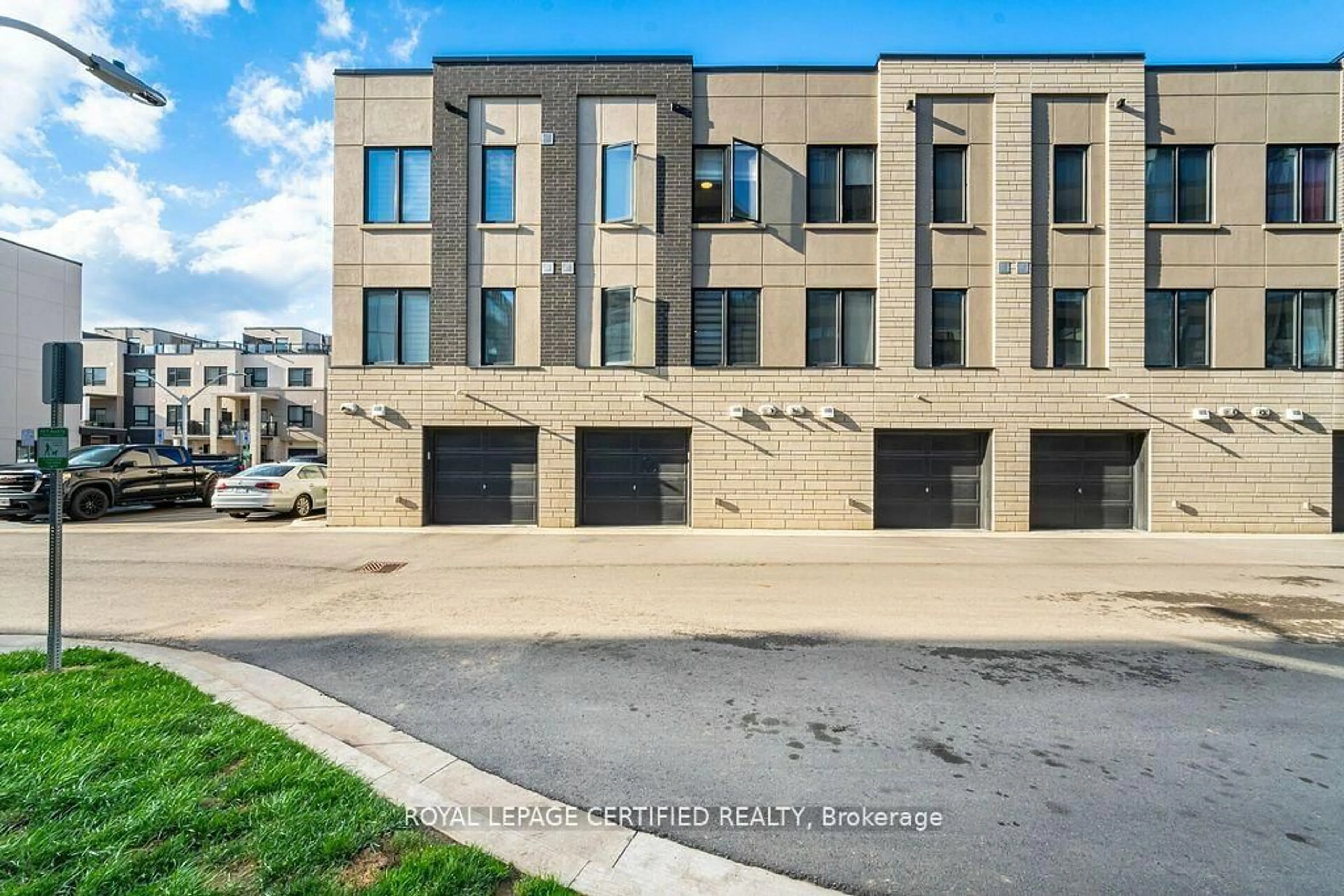 A pic from outside/outdoor area/front of a property/back of a property/a pic from drone, street for 1095 Cooke Blvd #31, Burlington Ontario L7T 0C4