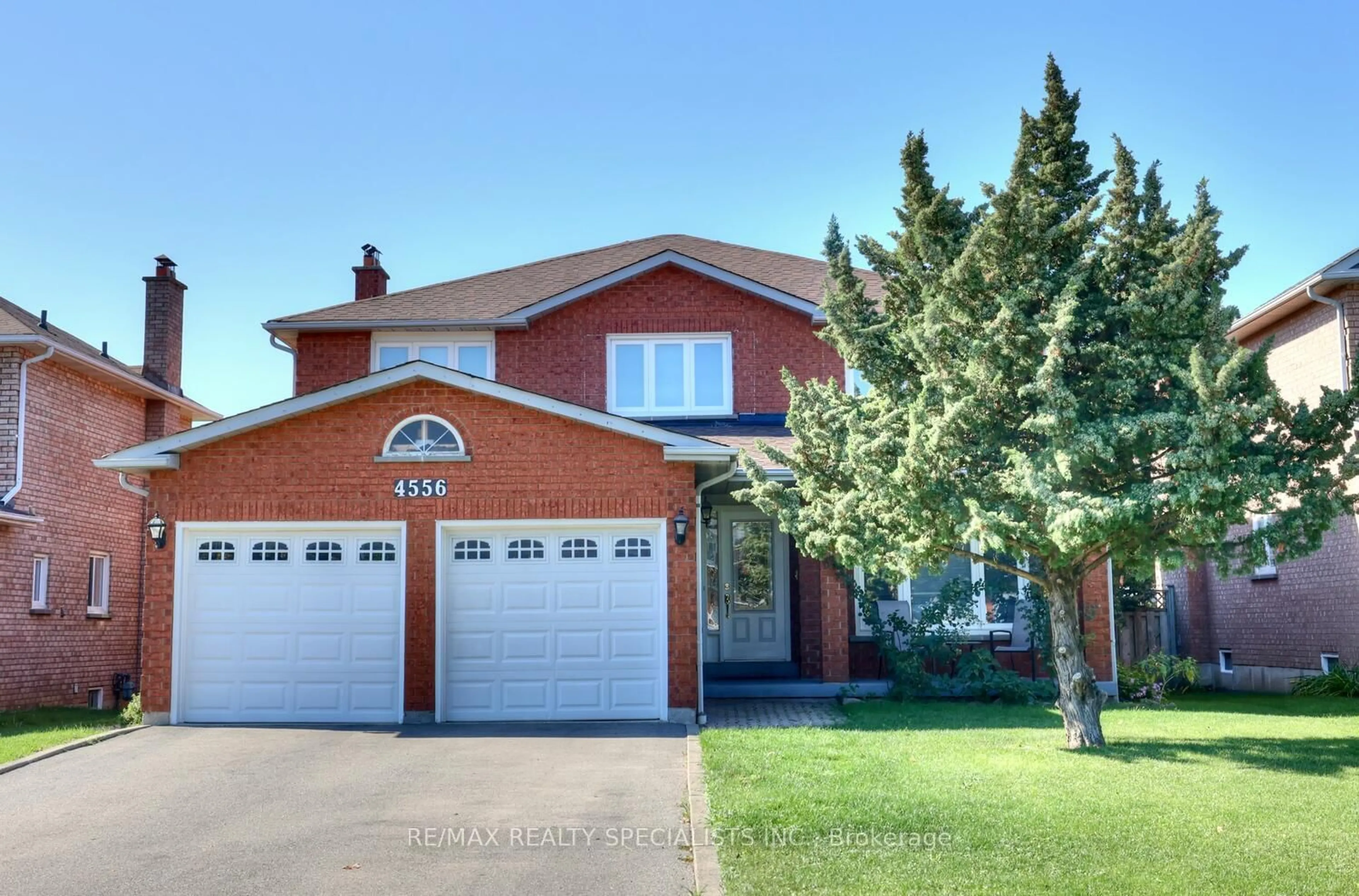 Home with brick exterior material, street for 4556 Wainscot Dr, Mississauga Ontario L5V 1C7