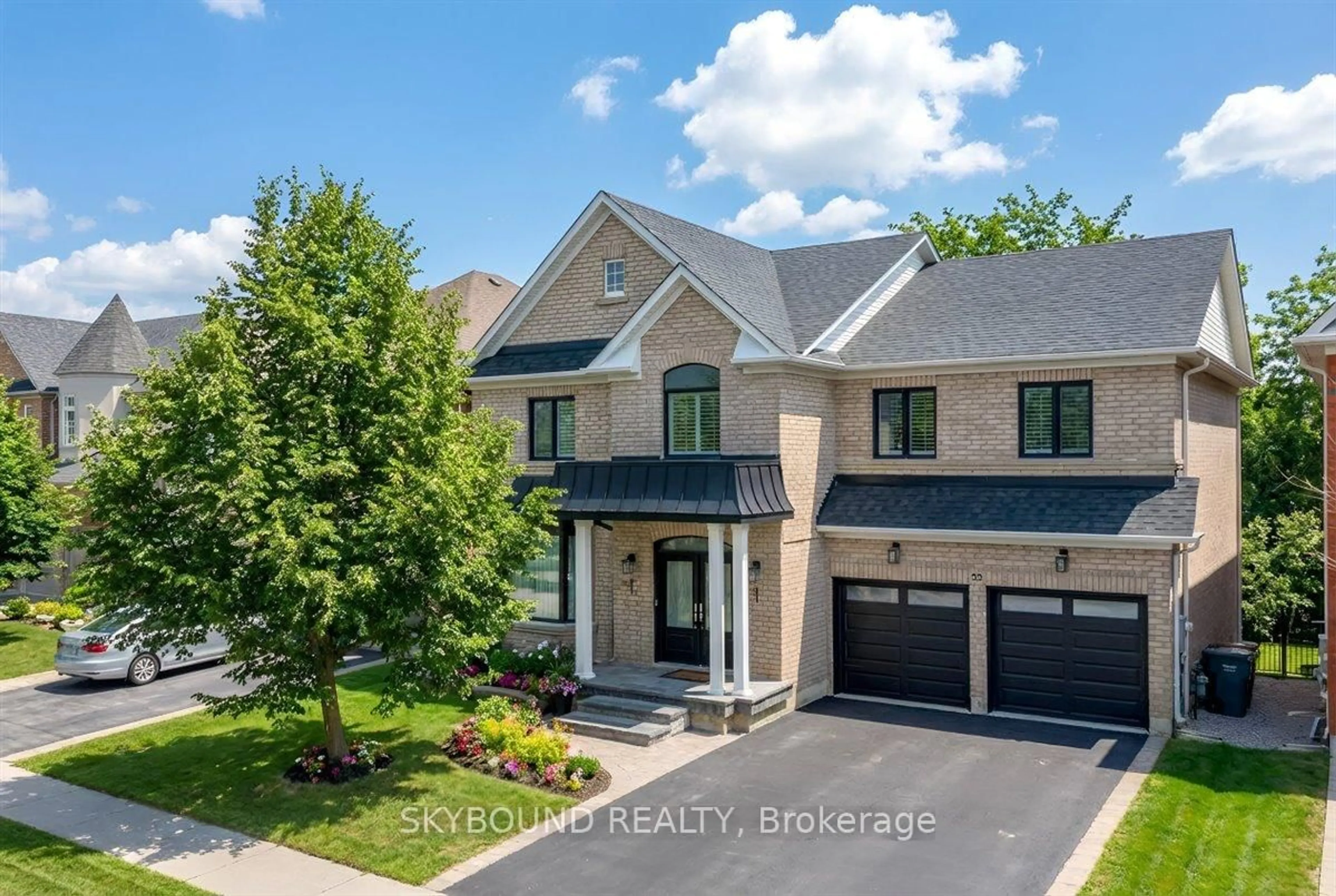 A pic from outside/outdoor area/front of a property/back of a property/a pic from drone, street for 33 Lightheart Dr, Caledon Ontario L7C 1E3