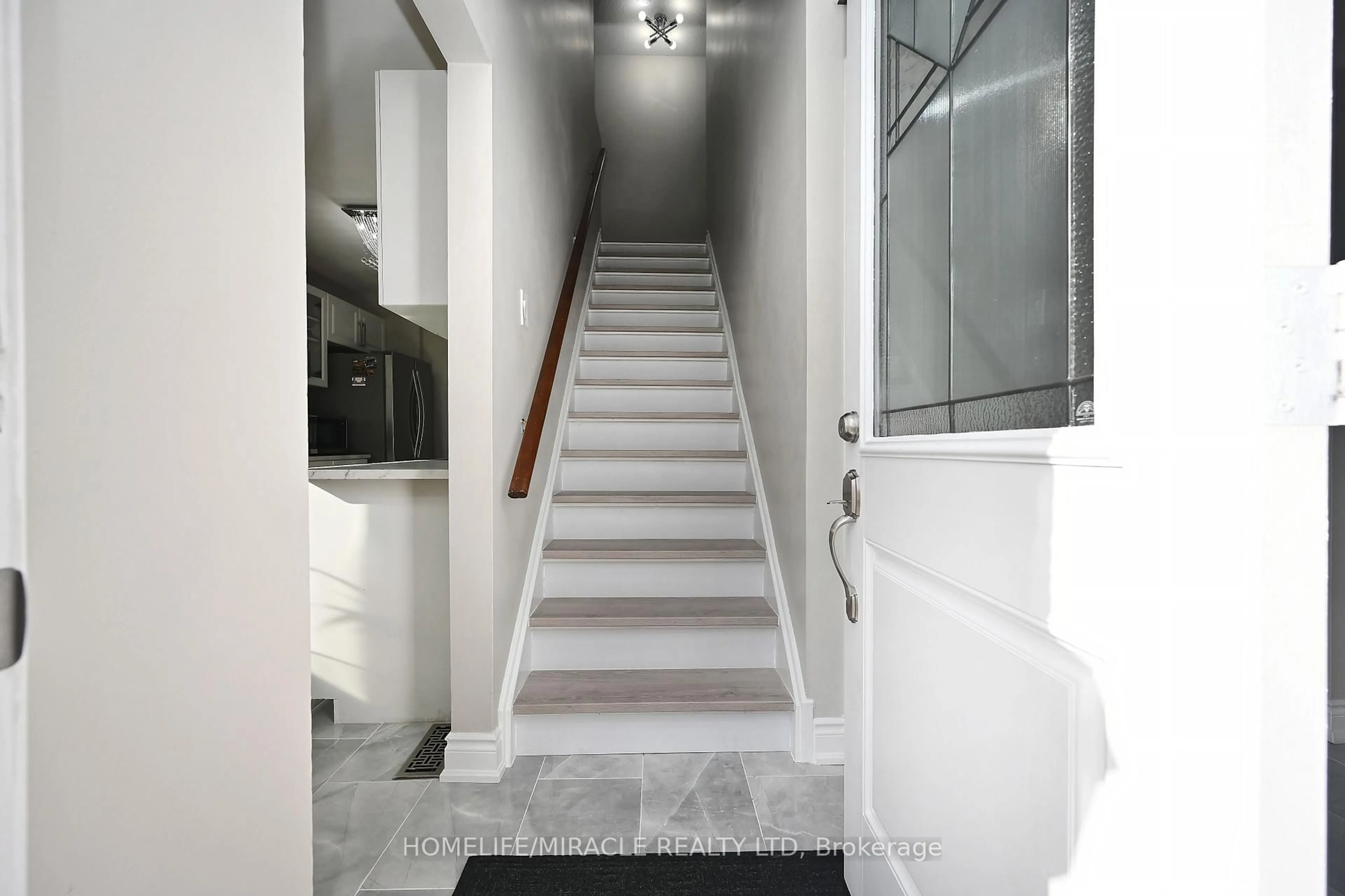 Stairs for 10 Grasspoint Sq, Brampton Ontario L6S 2J2