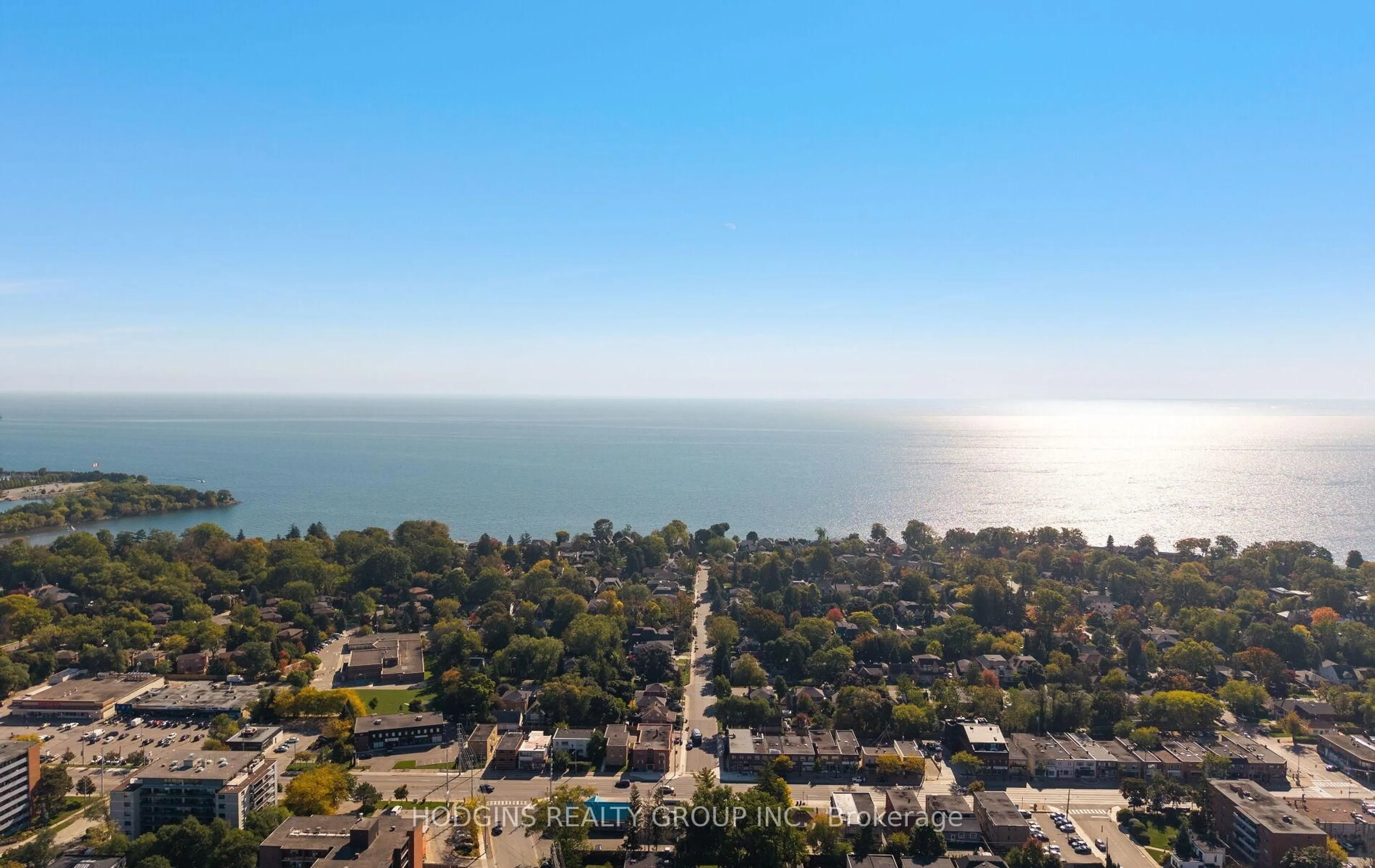 A pic from outside/outdoor area/front of a property/back of a property/a pic from drone, water/lake/river/ocean view for 1319 Lakebreeze Dr, Mississauga Ontario L5G 3W7