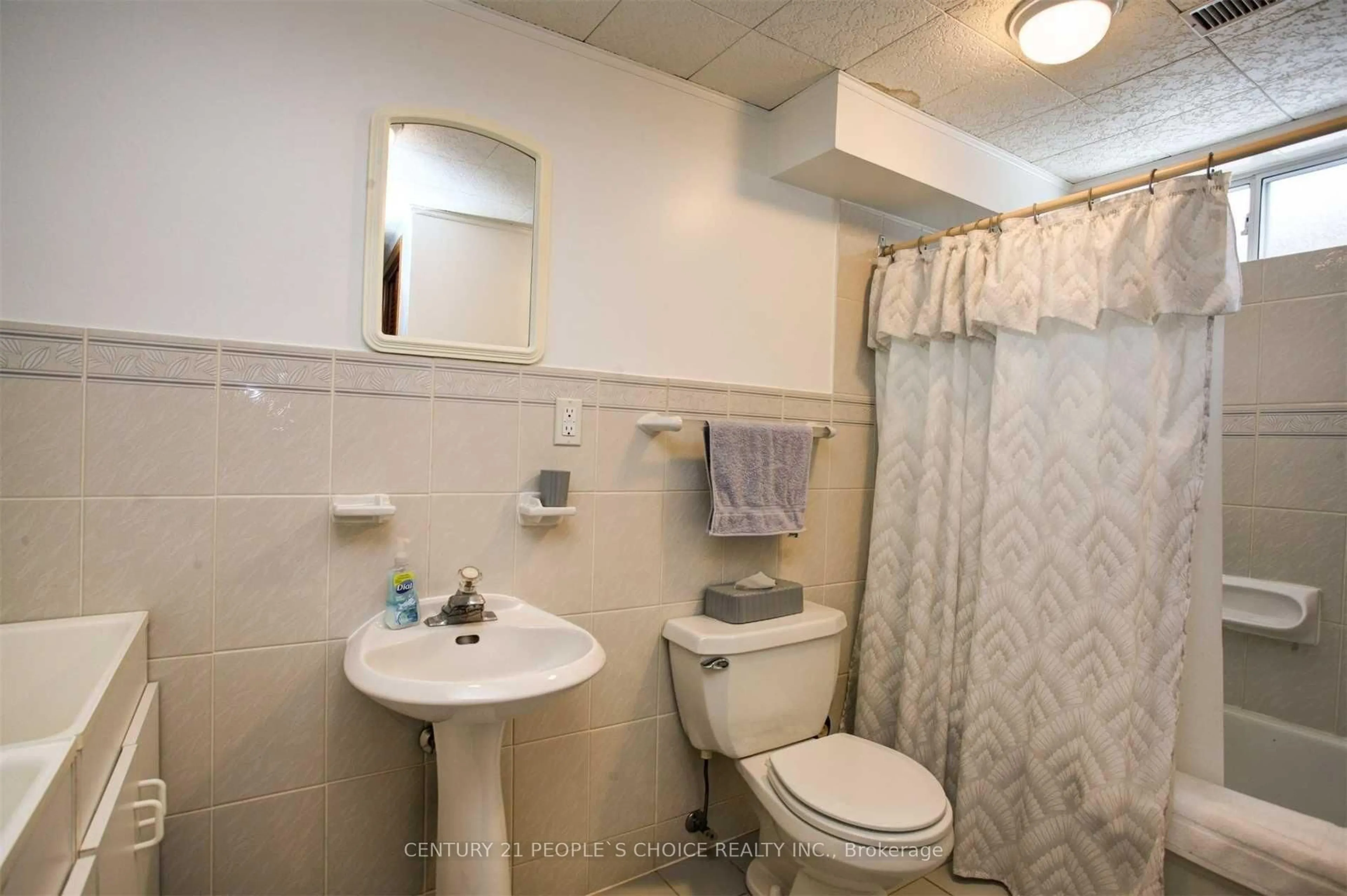 Standard bathroom, ceramic/tile floor for 329 Jeffcoat Dr, Toronto Ontario M9W 3E4
