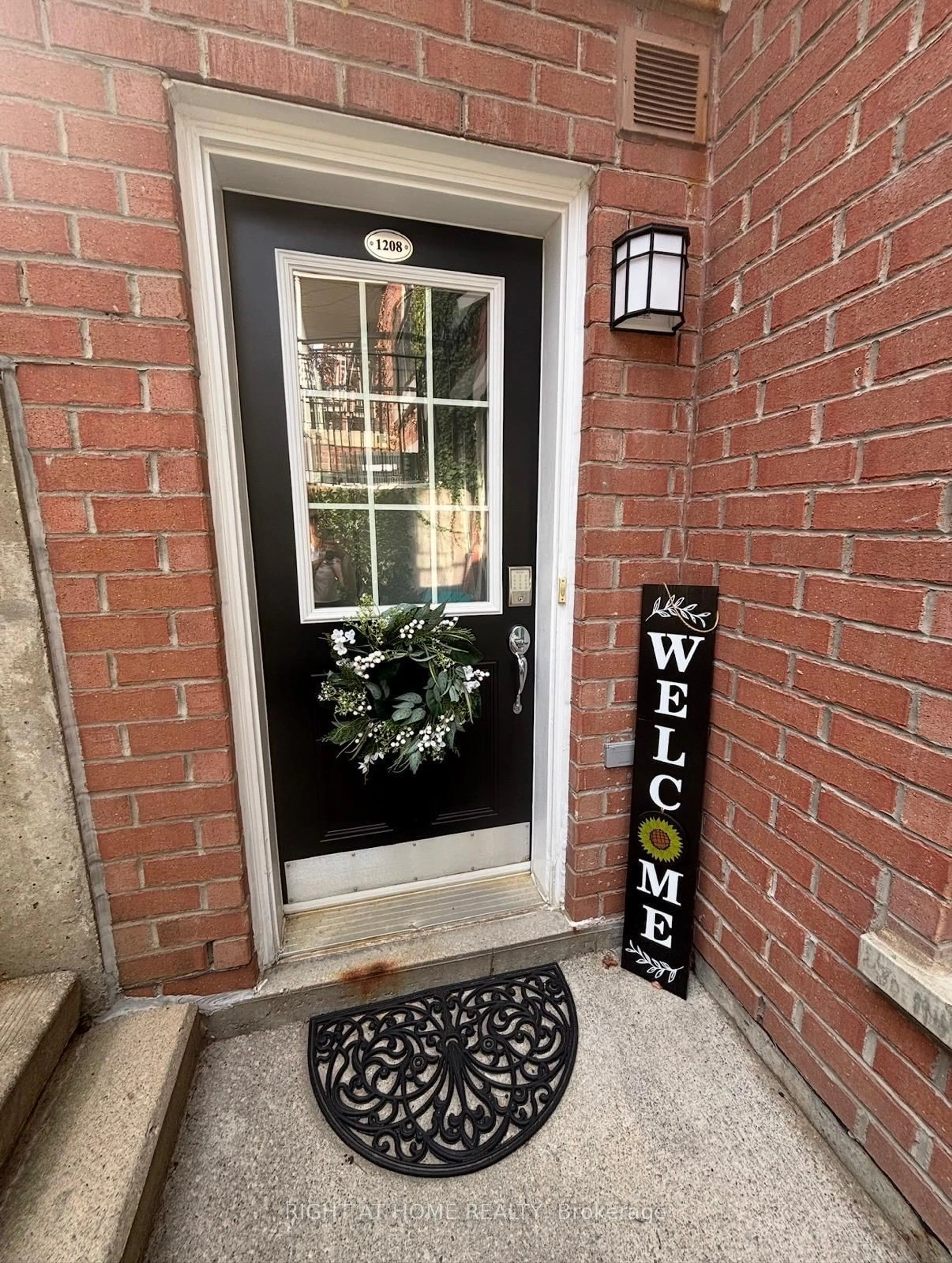 Indoor entryway for 22 Laidlaw St #1208, Toronto Ontario M6K 1X2