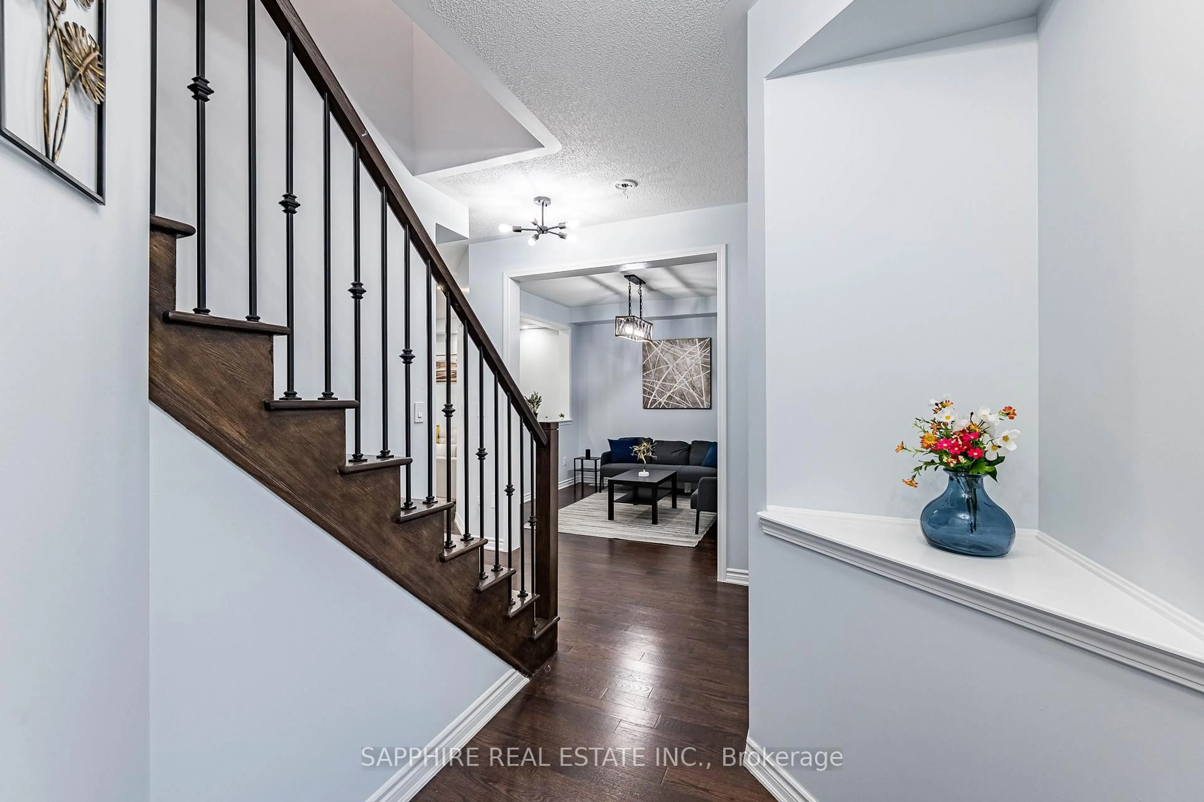 Indoor entryway for 325 Trudeau Dr, Milton Ontario L9T 8Y7