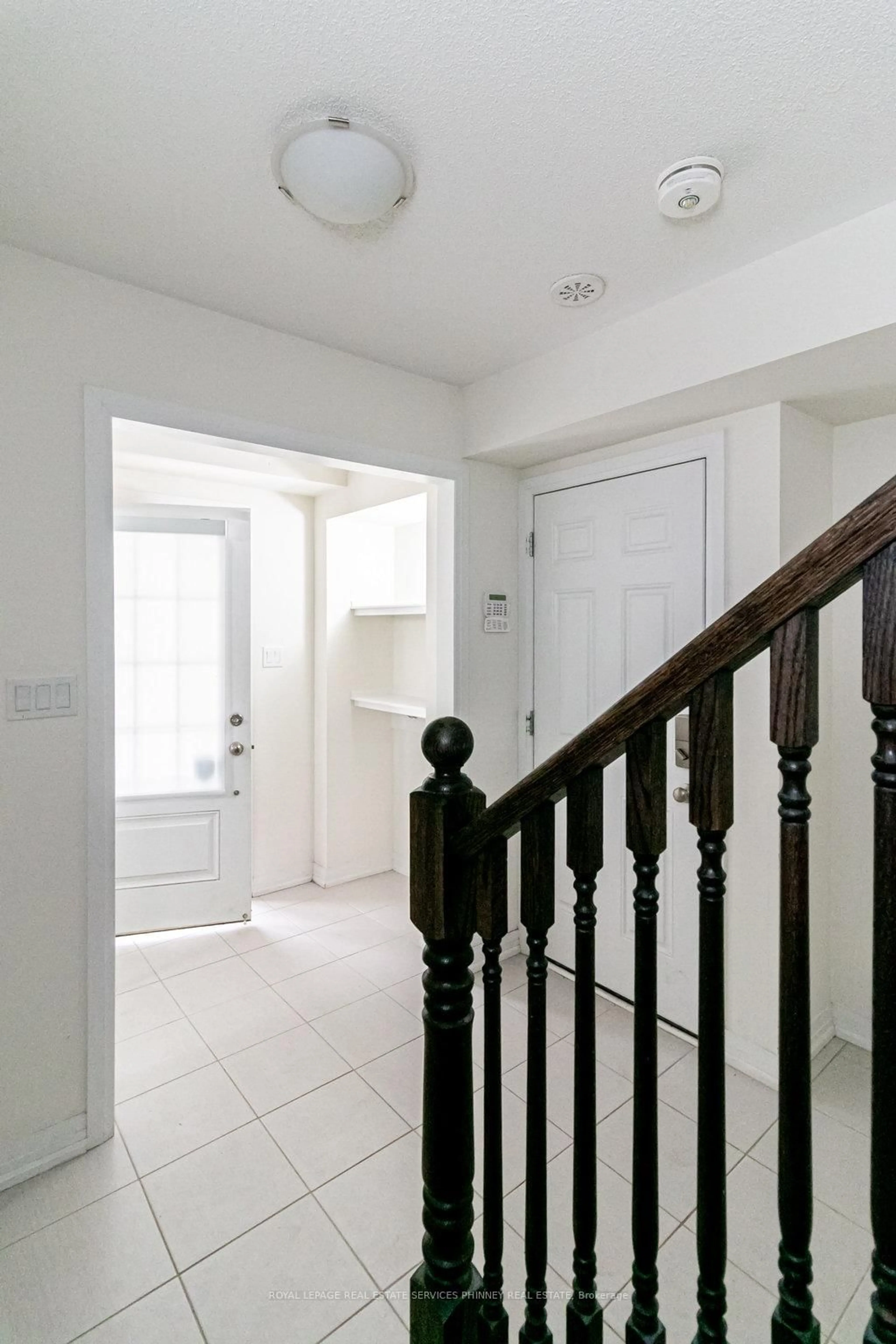 Indoor foyer for 124 Stork St, Oakville Ontario L6H 0X8
