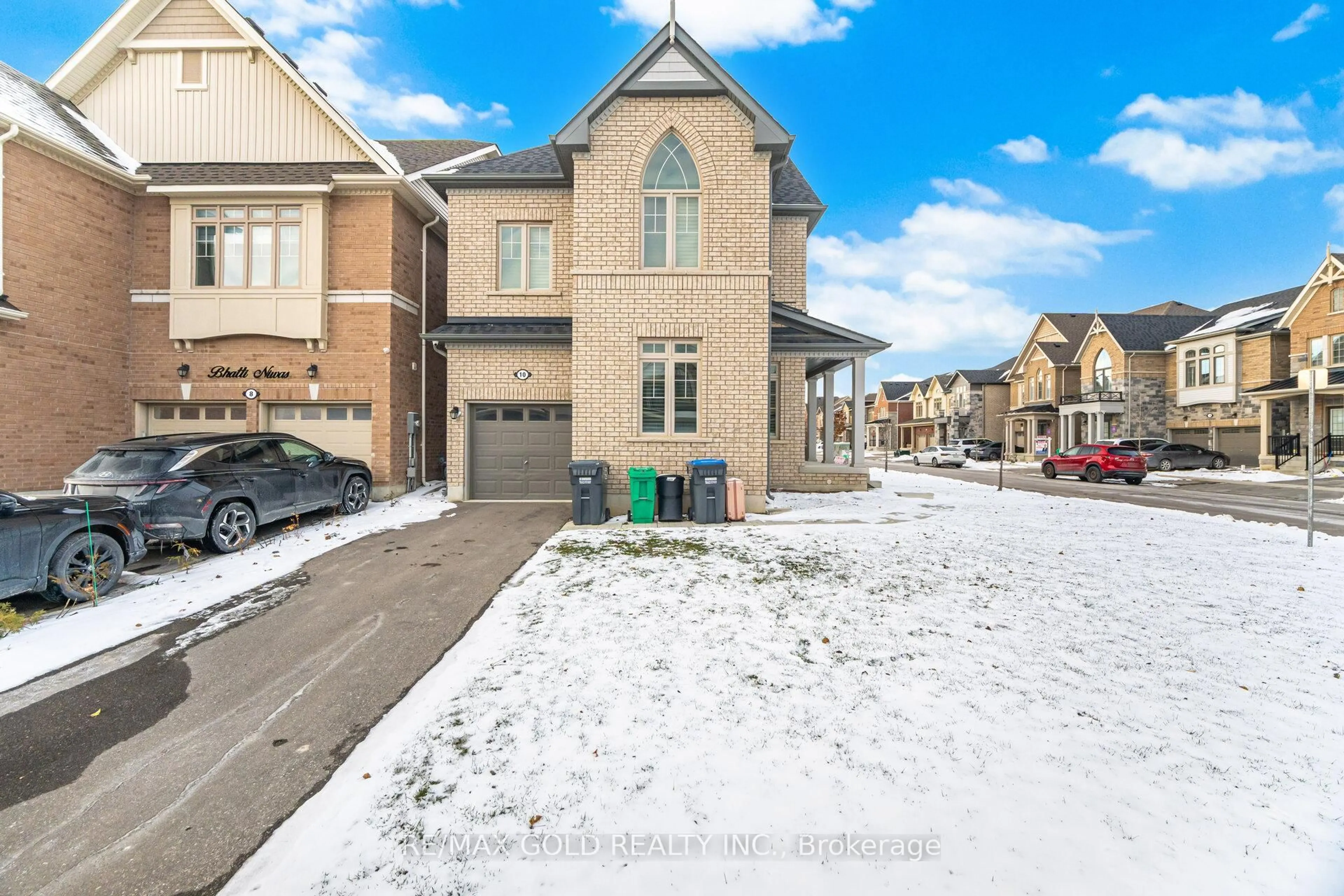 A pic from outside/outdoor area/front of a property/back of a property/a pic from drone, street for 10 Thornvalley Terr, Caledon Ontario L7C 4H9