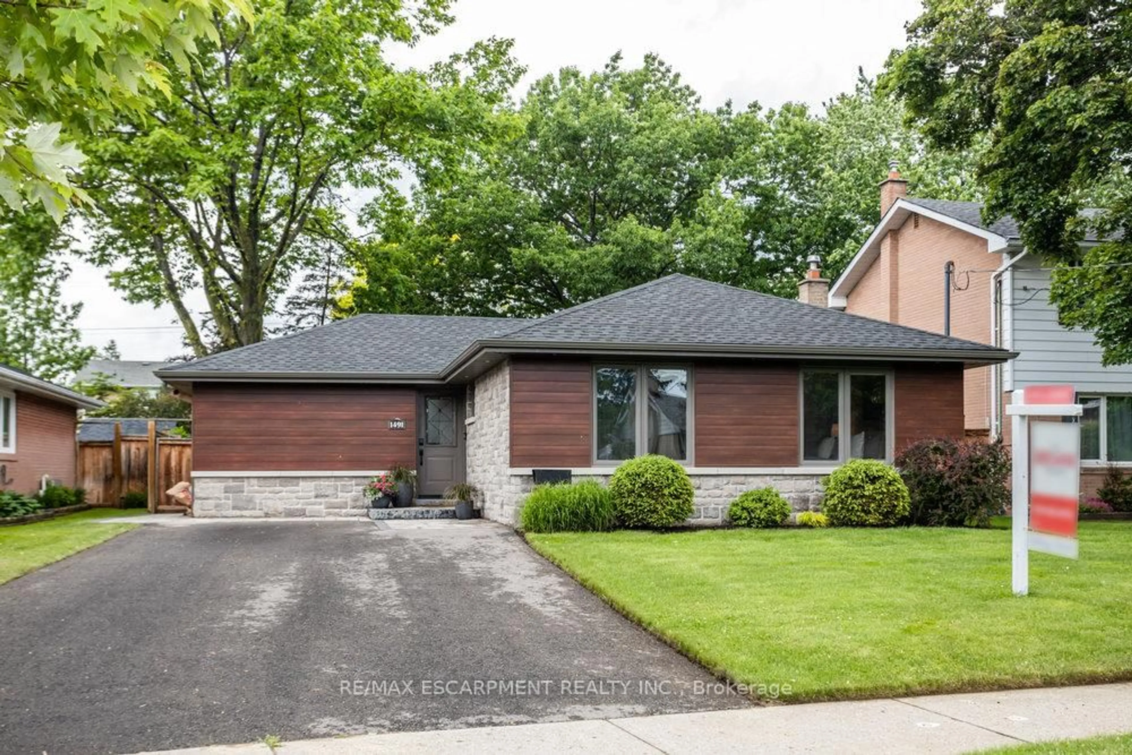 Home with brick exterior material, street for 1491 Venta Ave, Mississauga Ontario L4X 1C9