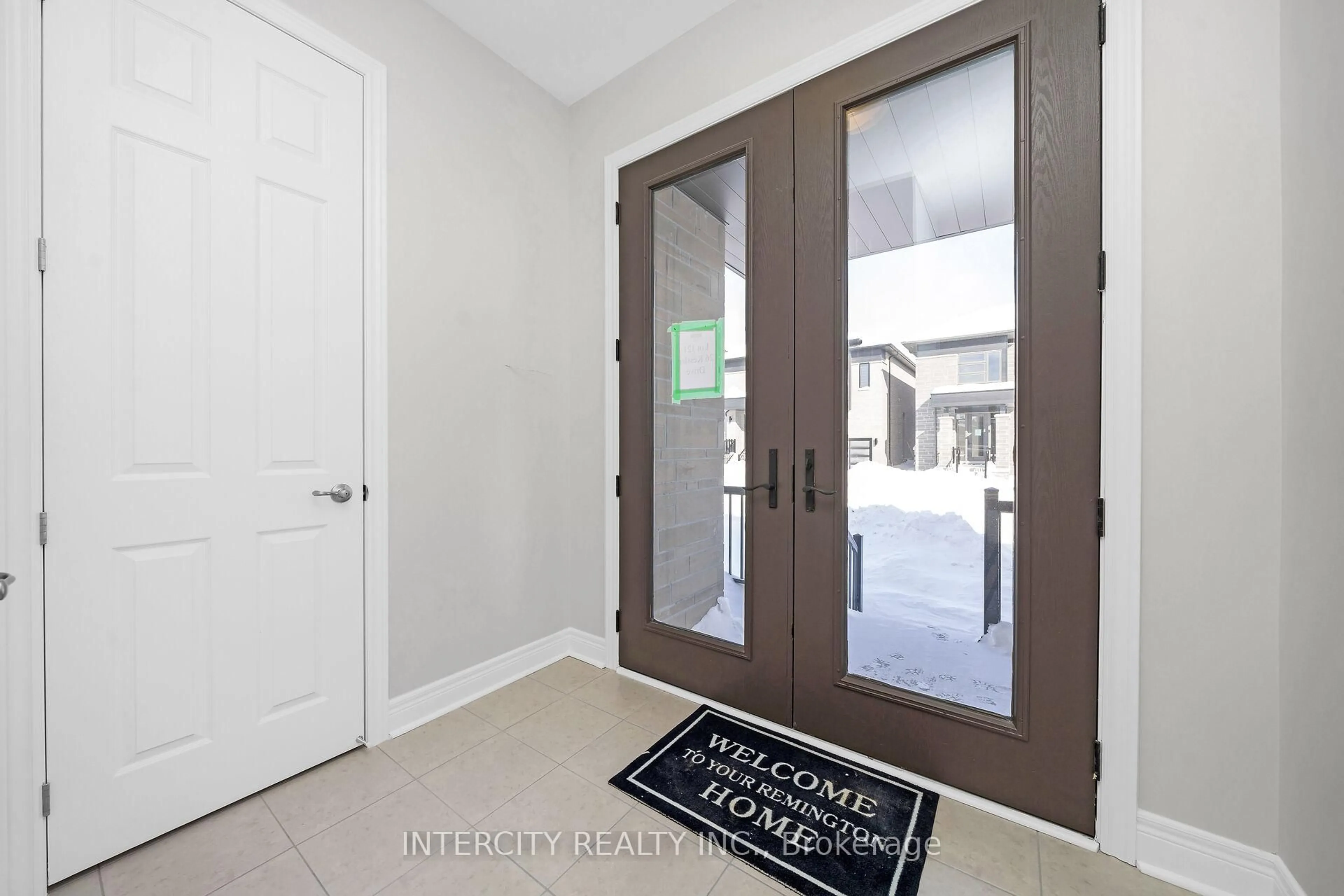 Indoor entryway for 26 Kessler Dr #Lot 121, Brampton Ontario L6R 4G2