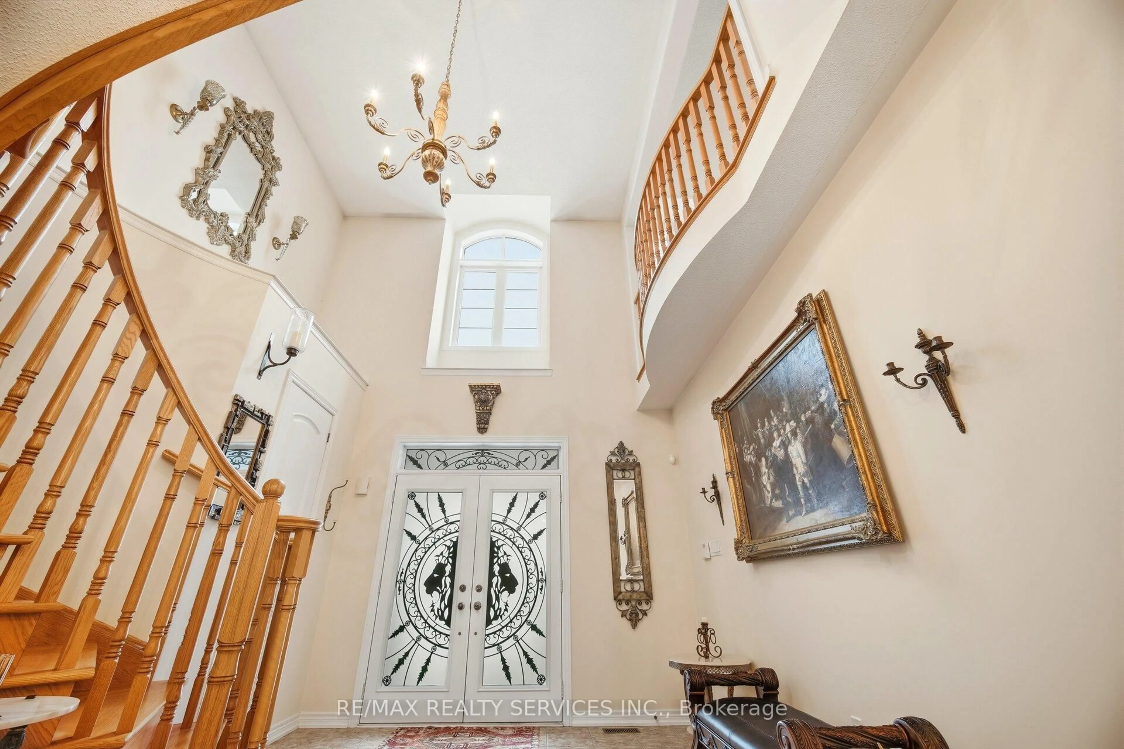 Indoor foyer for 17 ISLAND Grve, Brampton Ontario L6X 0W6