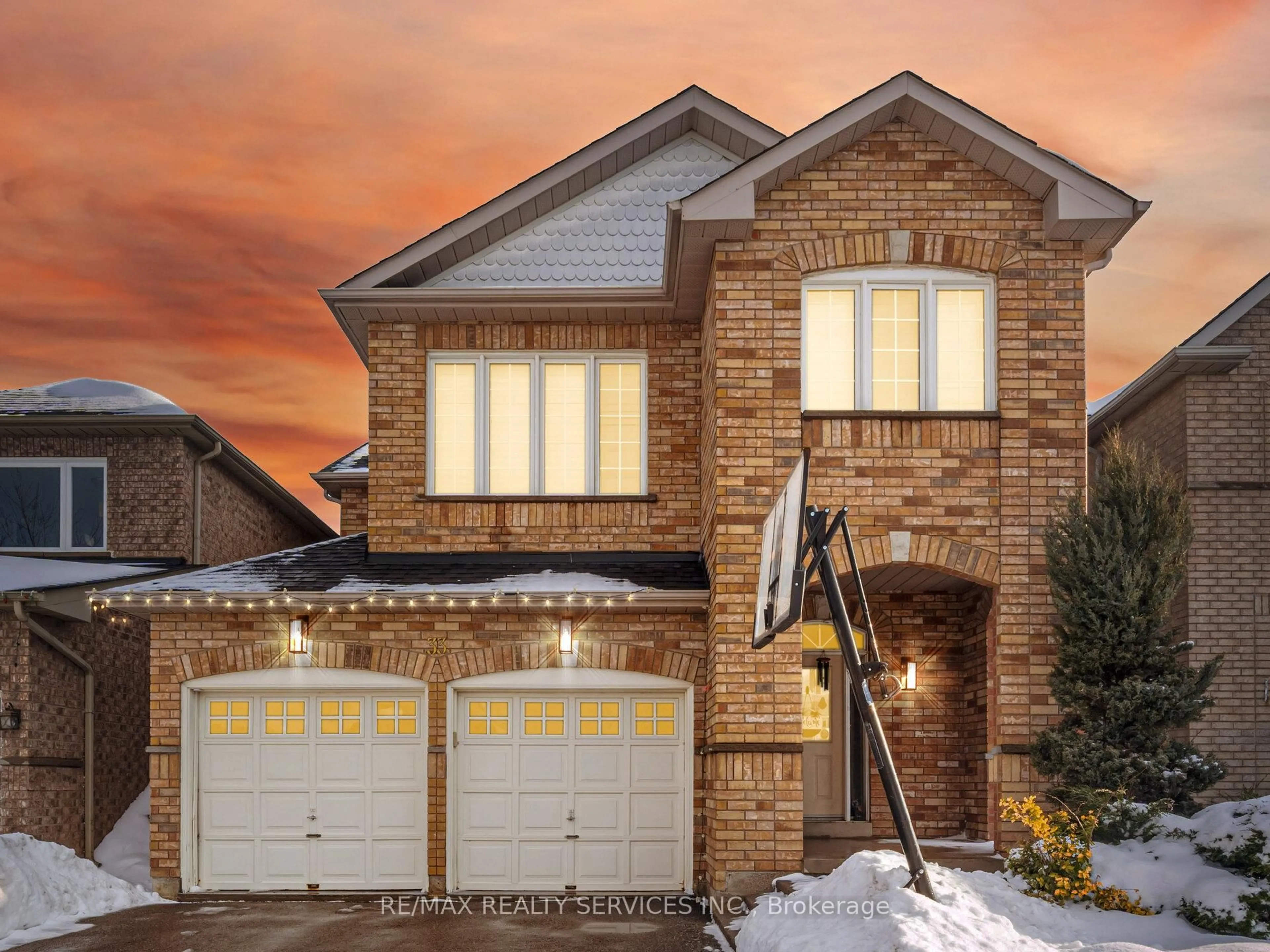 Home with brick exterior material, street for 33 Sewells Lane, Brampton Ontario L7A 2Z9