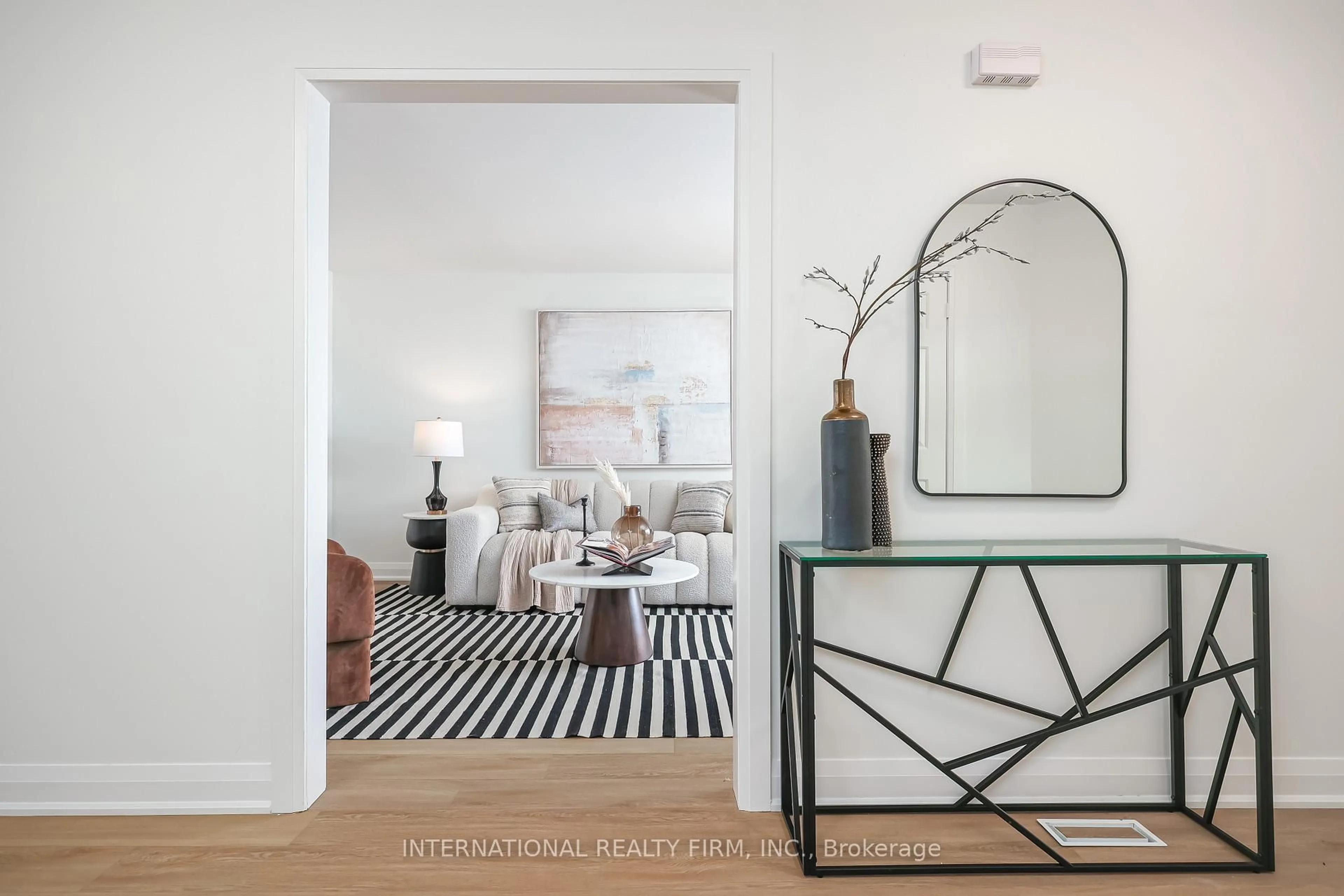 Indoor entryway for 3286 Thorncrest Dr, Mississauga Ontario L5L 4K6