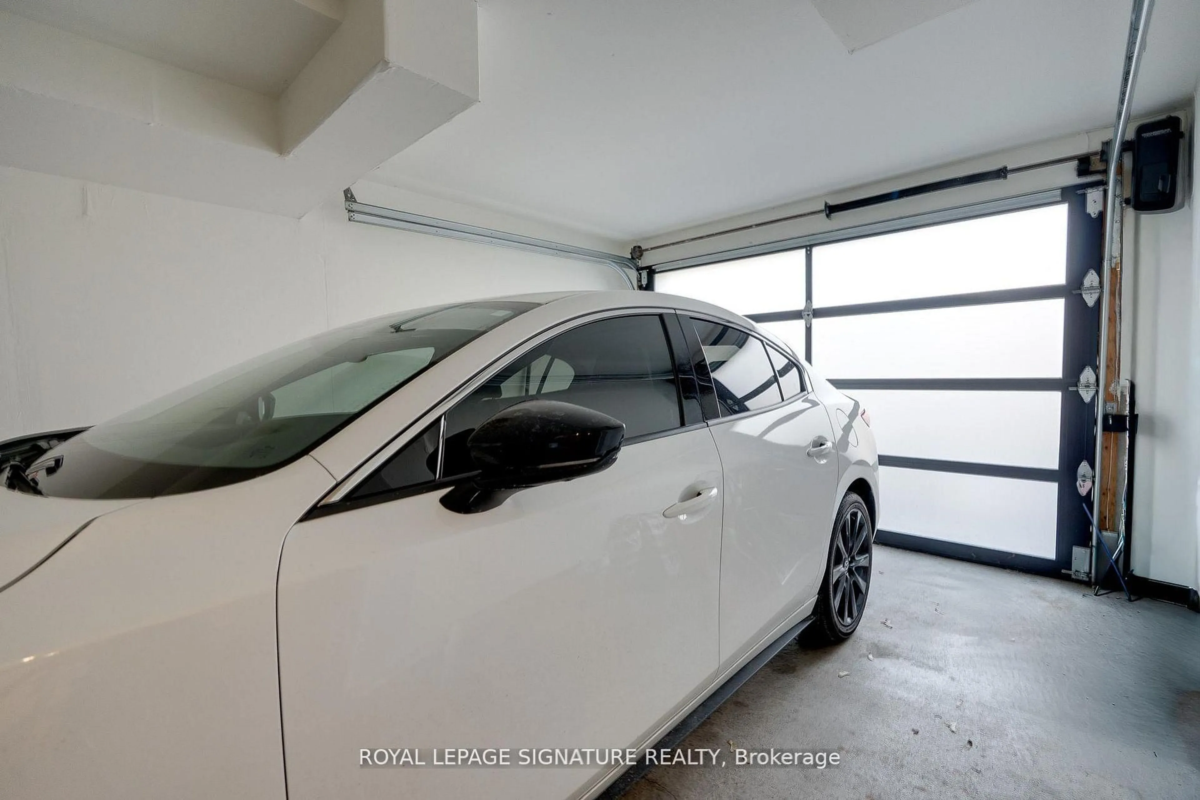 Indoor garage for 119B Hillside Ave, Toronto Ontario M8V 1T3