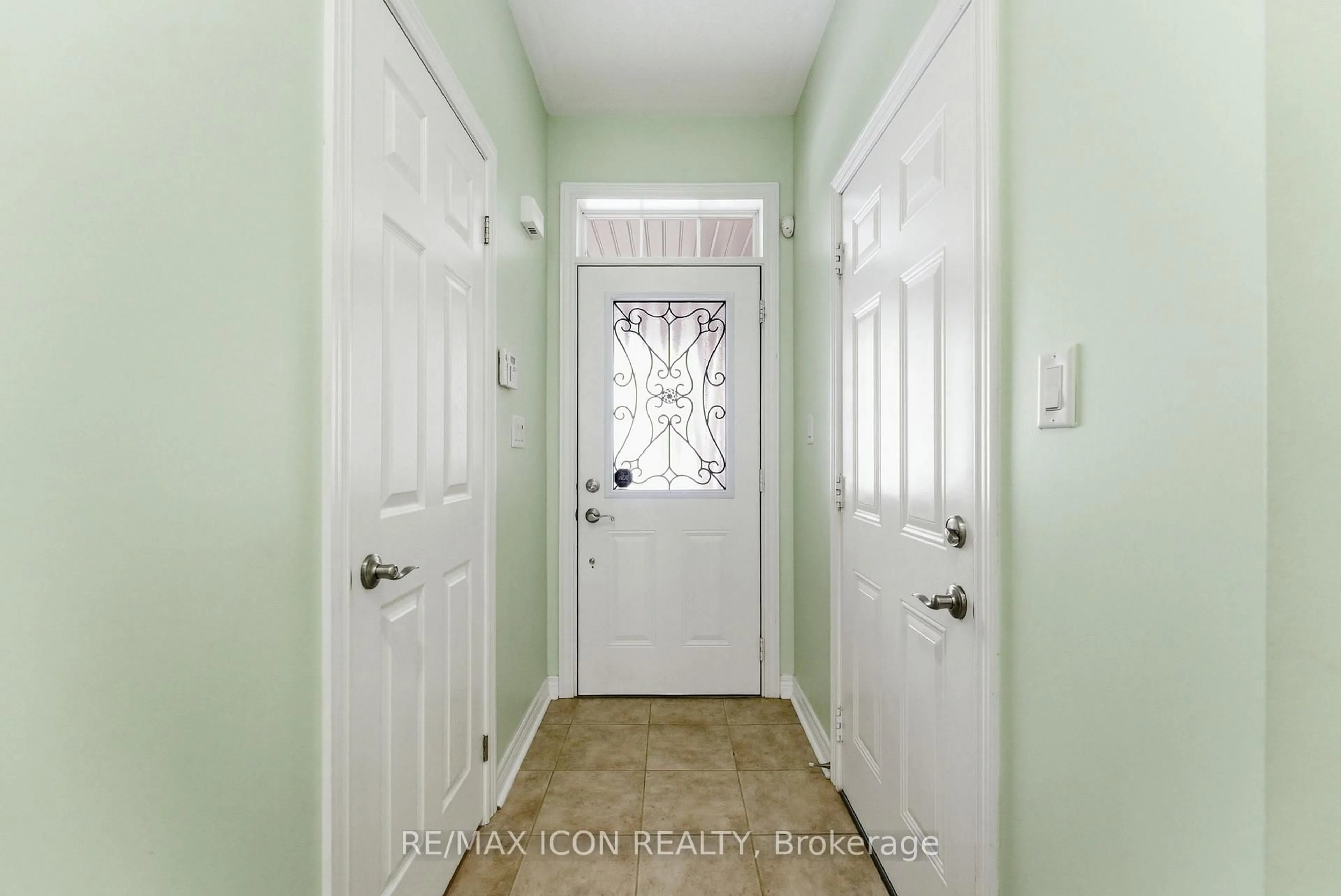 Indoor entryway for 35 Losino St, Caledon Ontario L7C 3N2