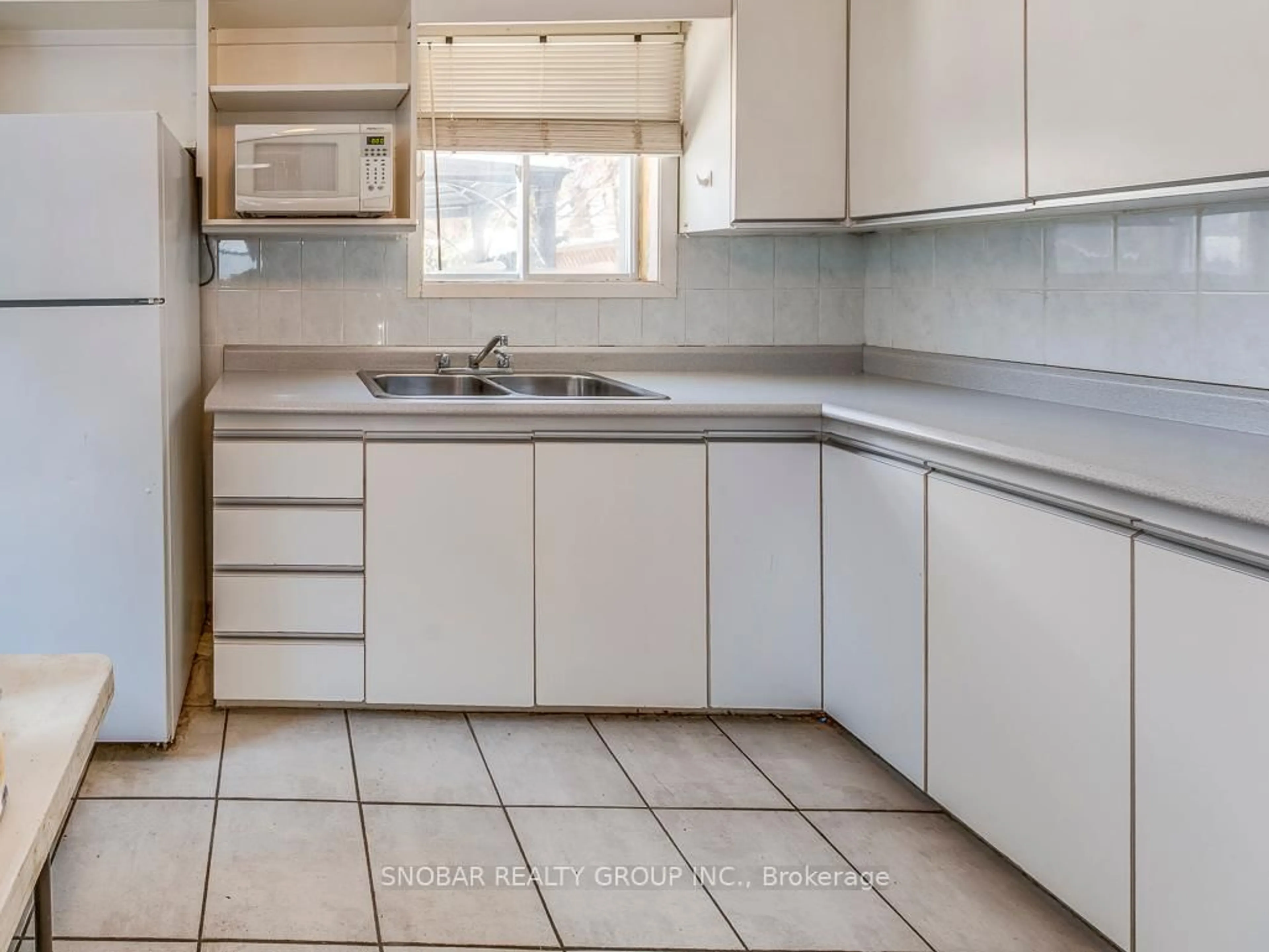Standard kitchen, ceramic/tile floor for 96 Twenty-Second St, Toronto Ontario M8V 3M4