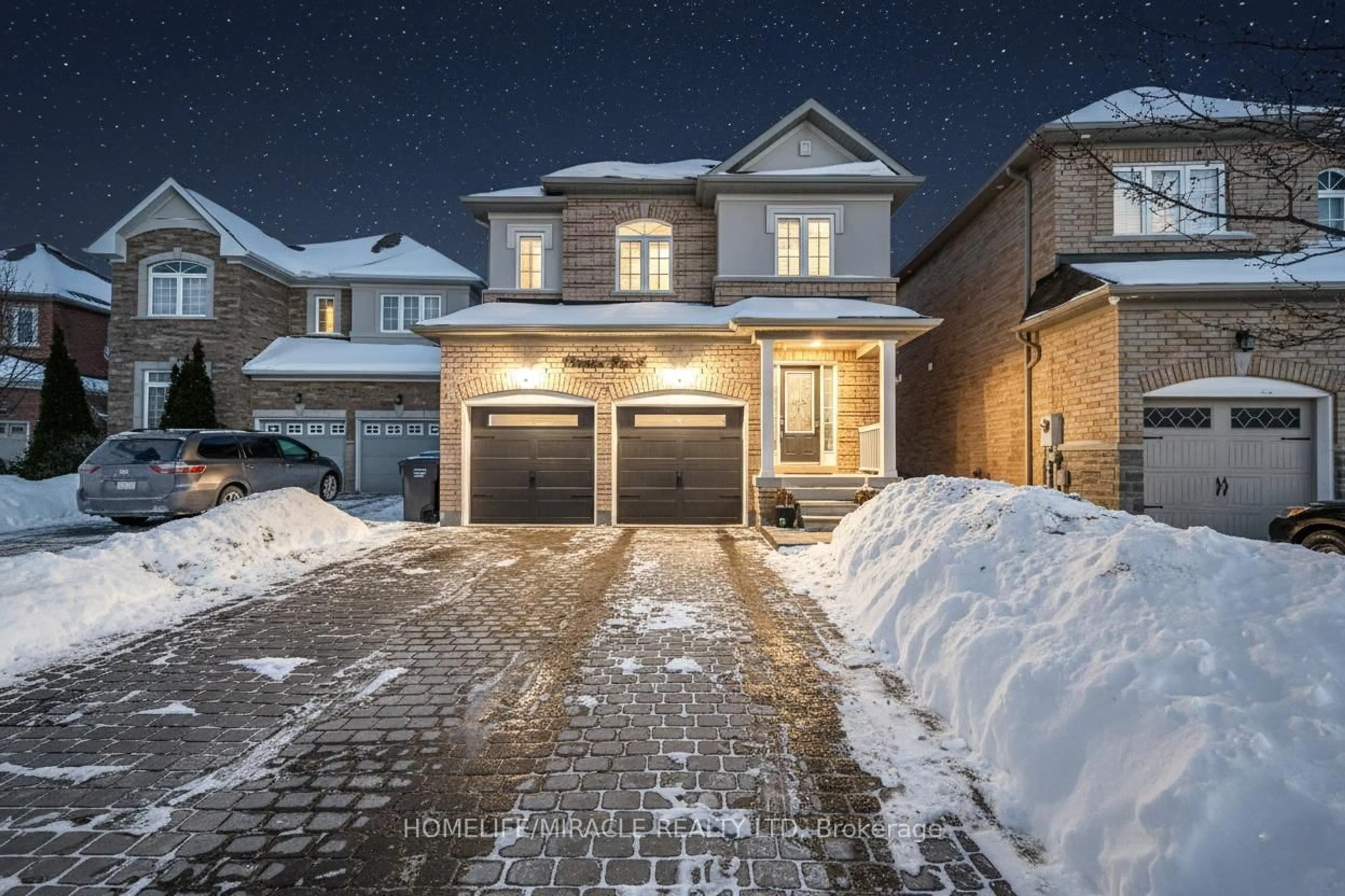 Unknown for 4 Templeton Crt, Brampton Ontario L6P 3B2