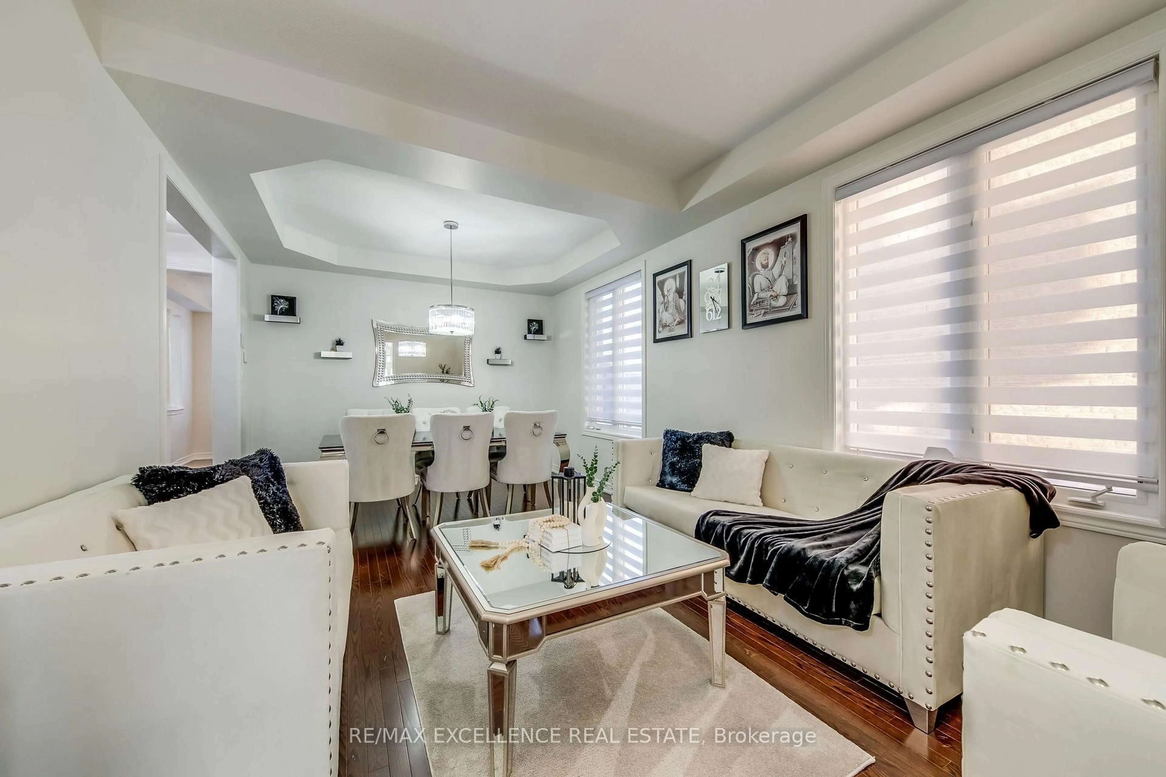 Living room with furniture, unknown for 9 Natronia Tr, Brampton Ontario L6P 3N1