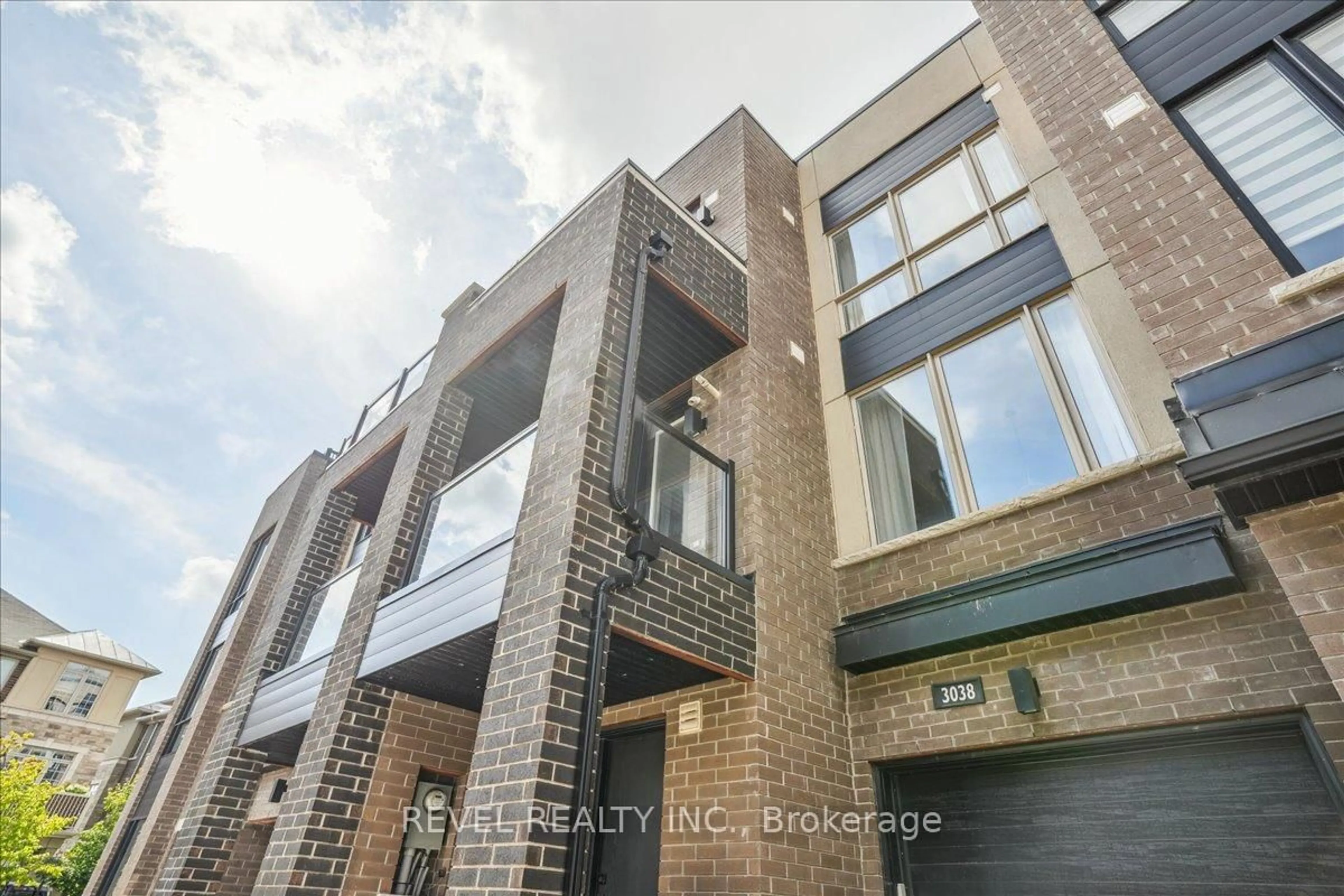 Home with brick exterior material, building for 3038 Blacktusk Common, Oakville Ontario L6H 7E3