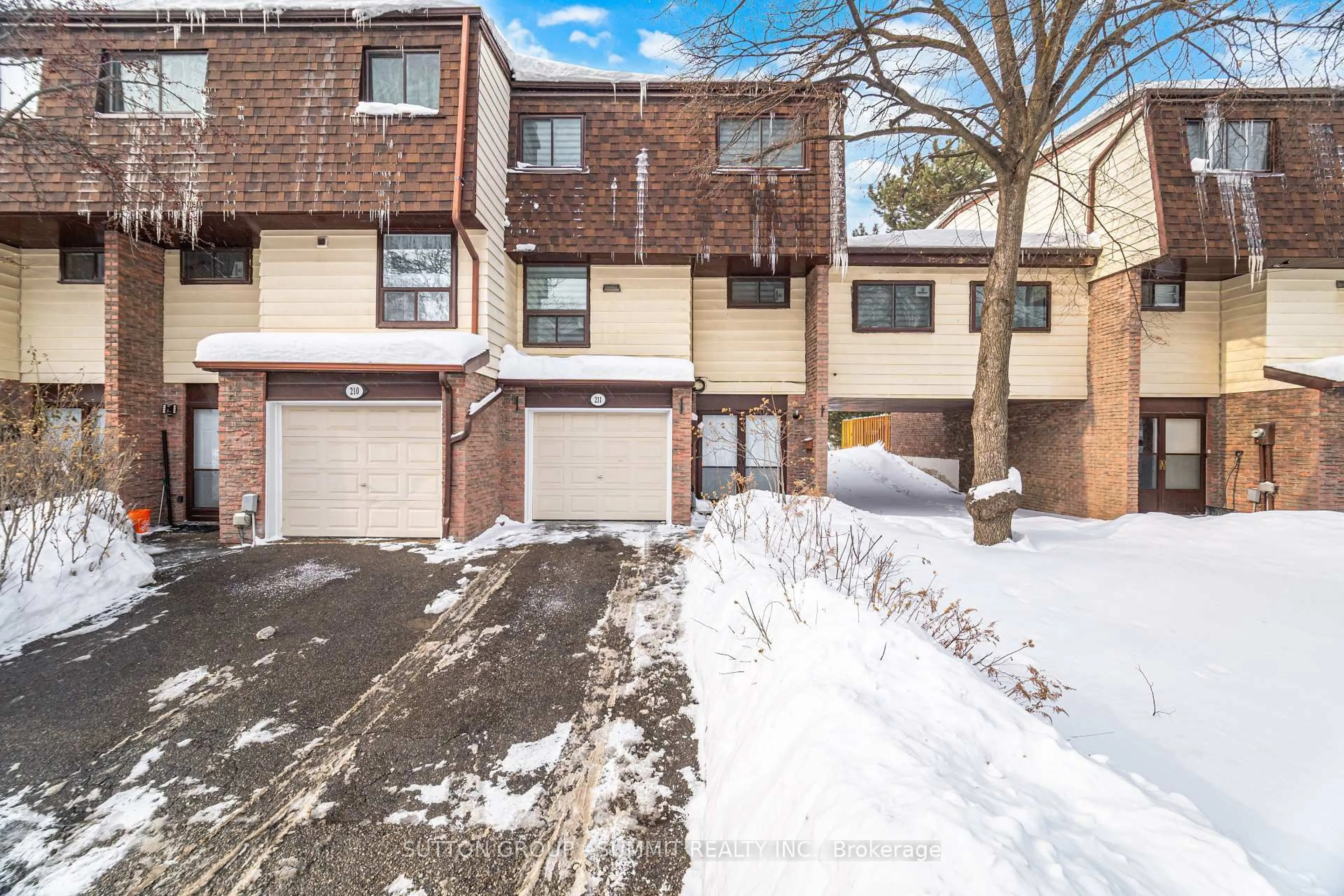 A pic from outside/outdoor area/front of a property/back of a property/a pic from drone, street for 180 Mississauga Valley Blvd #211, Mississauga Ontario L5A 3M2