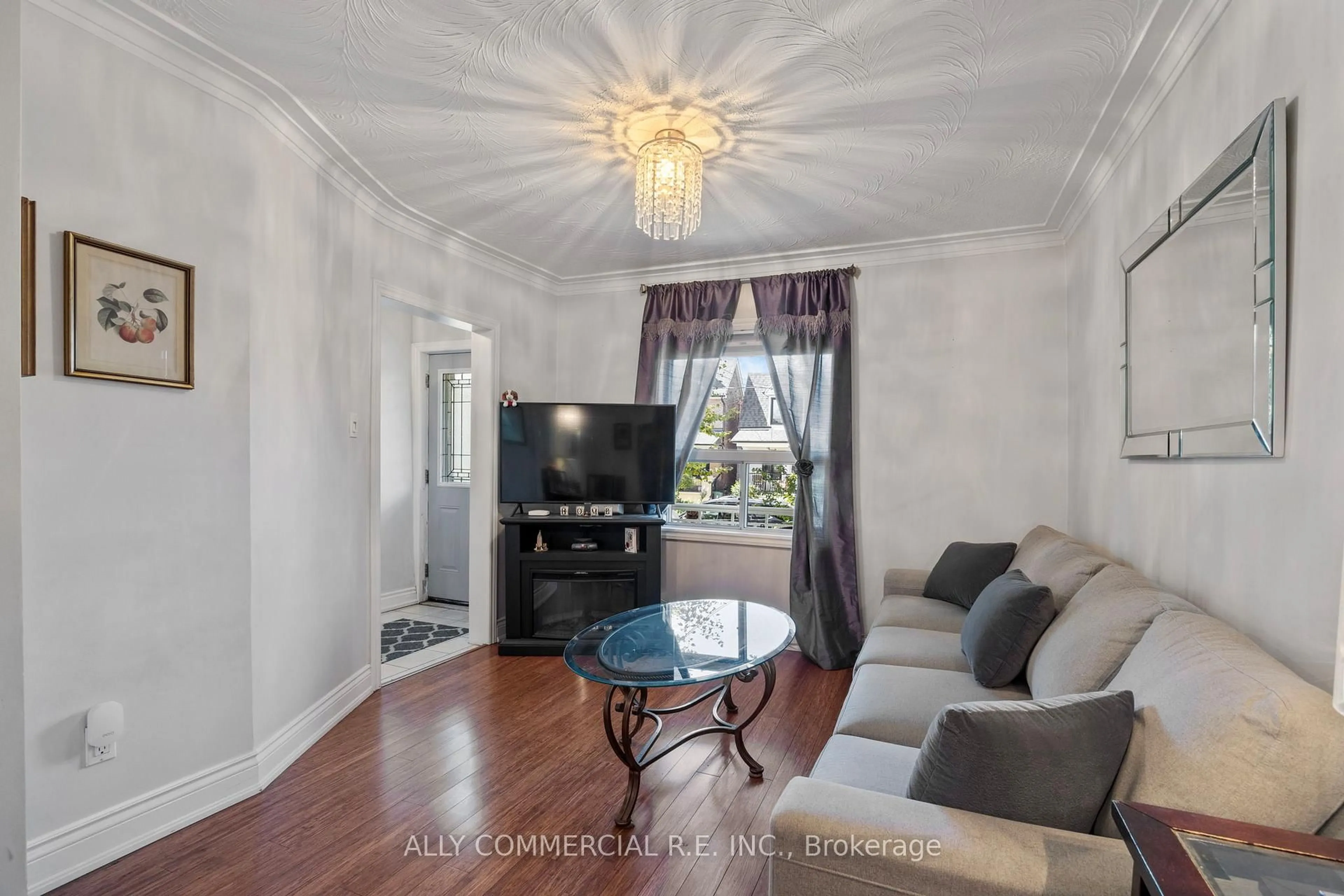 Living room with furniture, unknown for 29 Harvie Ave, Toronto Ontario M6E 4K2