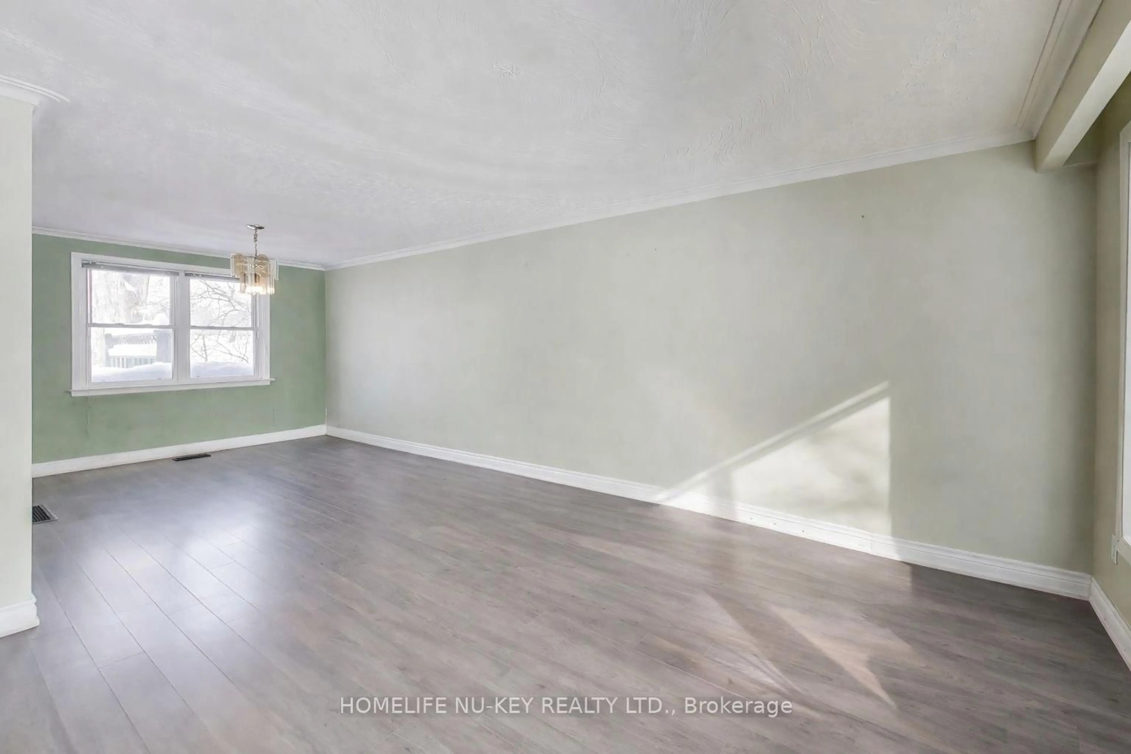 A pic of a room for 2443 Brookhurst Rd, Mississauga Ontario L5J 1R4